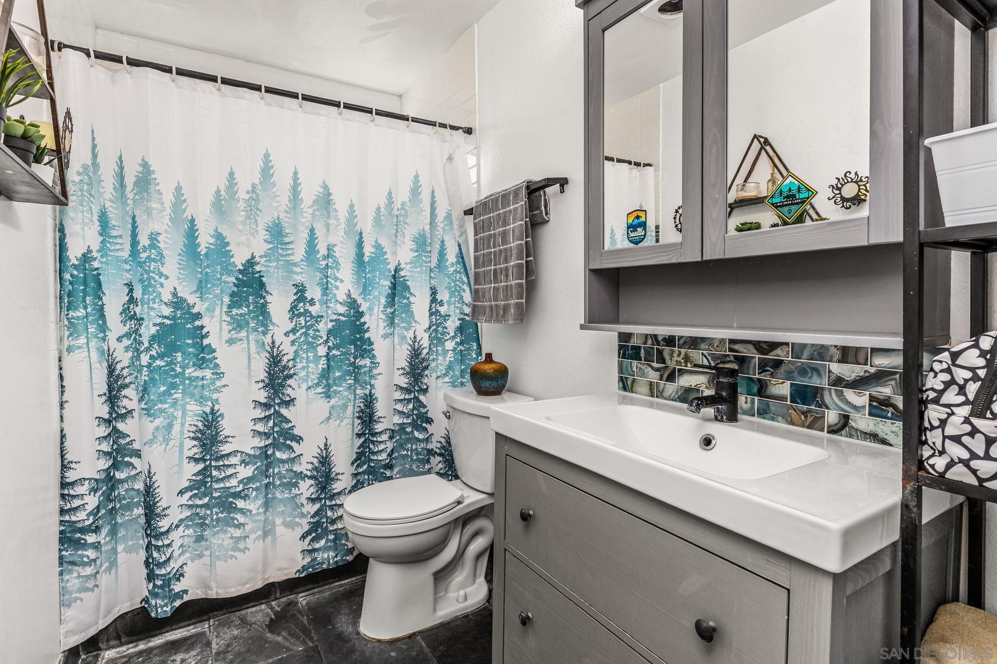 Detail Gallery Image 15 of 25 For 832  Hollister Street  #UNIT B,  San Diego,  CA 92154 - 3 Beds | 2 Baths