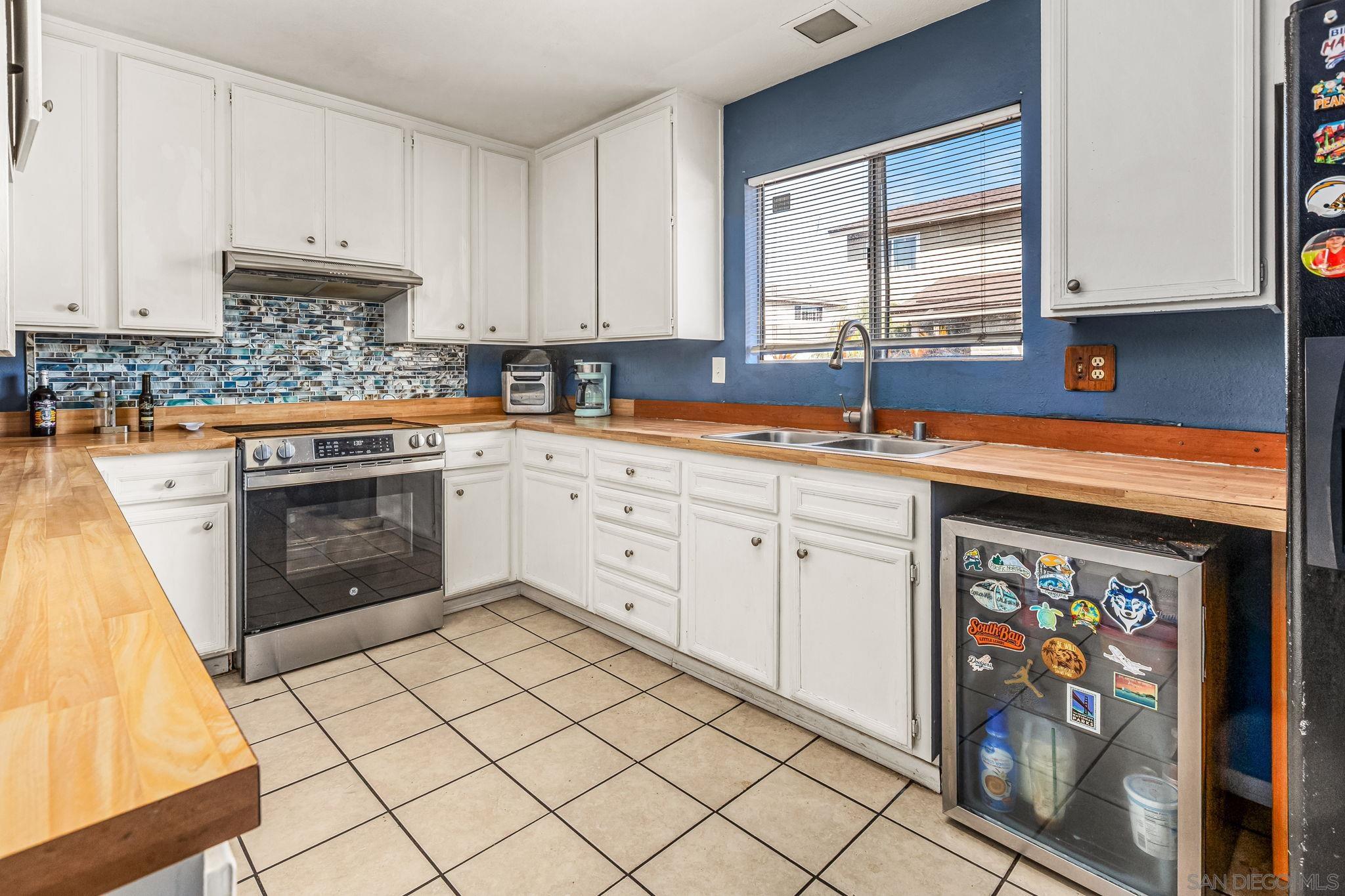 Detail Gallery Image 9 of 25 For 832  Hollister Street  #UNIT B,  San Diego,  CA 92154 - 3 Beds | 2 Baths