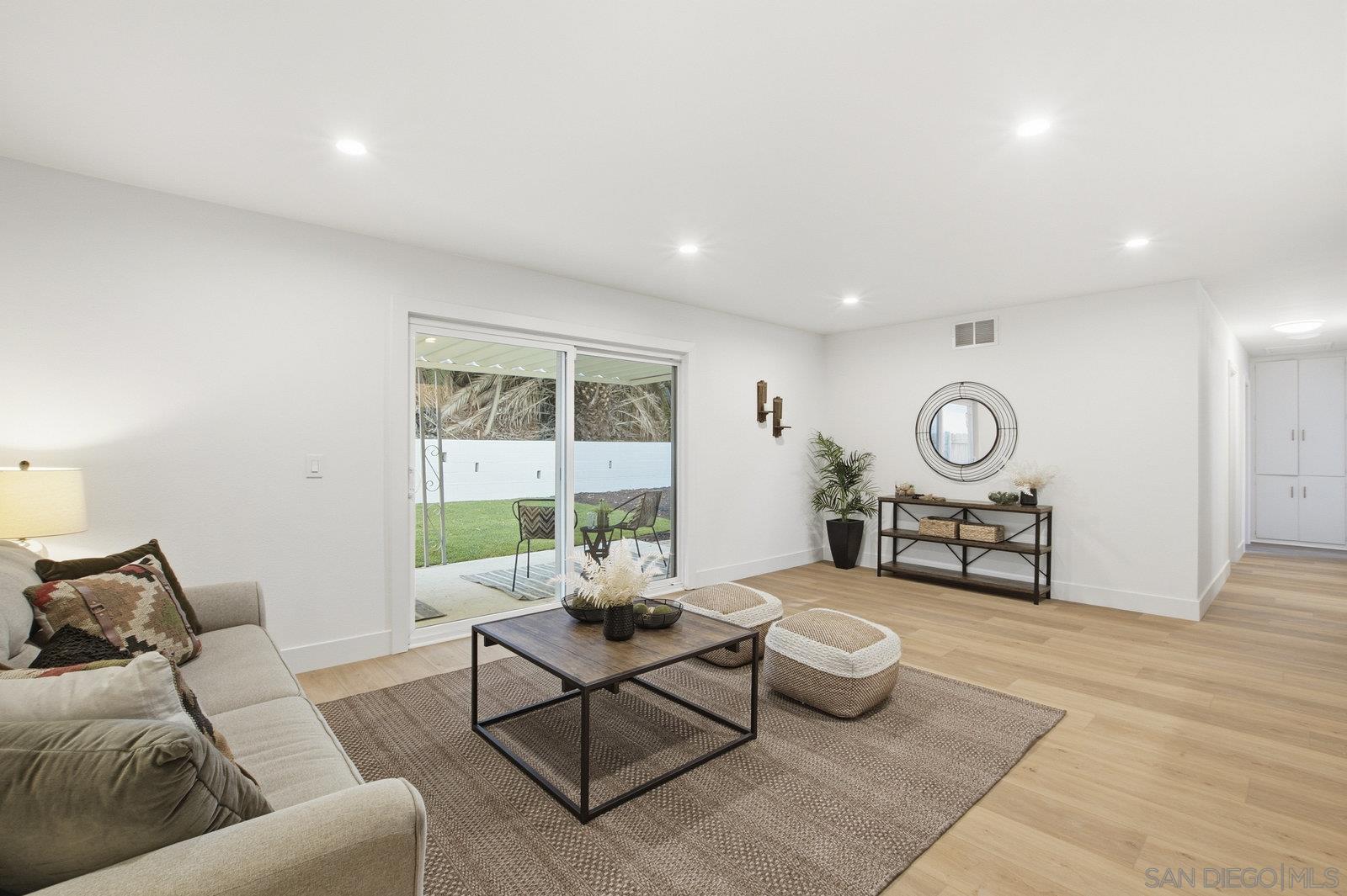 Detail Gallery Image 11 of 32 For 6272  S Lake Ct, San Diego,  CA 92119 - 3 Beds | 2 Baths