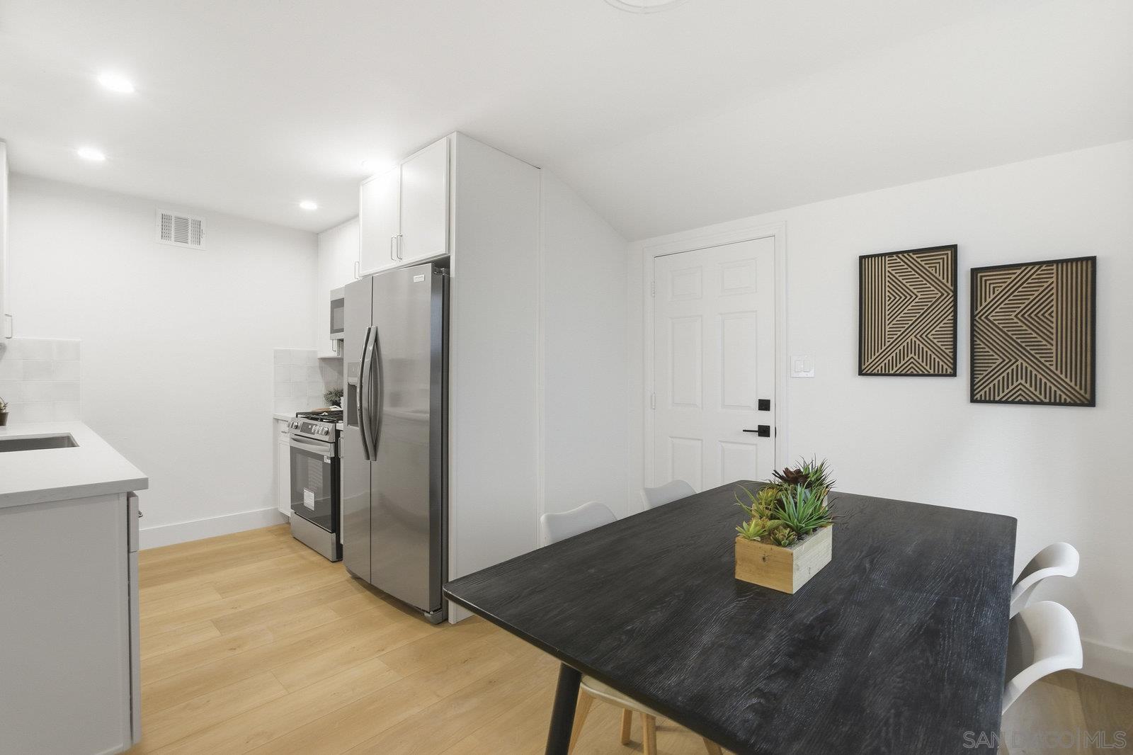 Detail Gallery Image 15 of 32 For 6272  S Lake Ct, San Diego,  CA 92119 - 3 Beds | 2 Baths