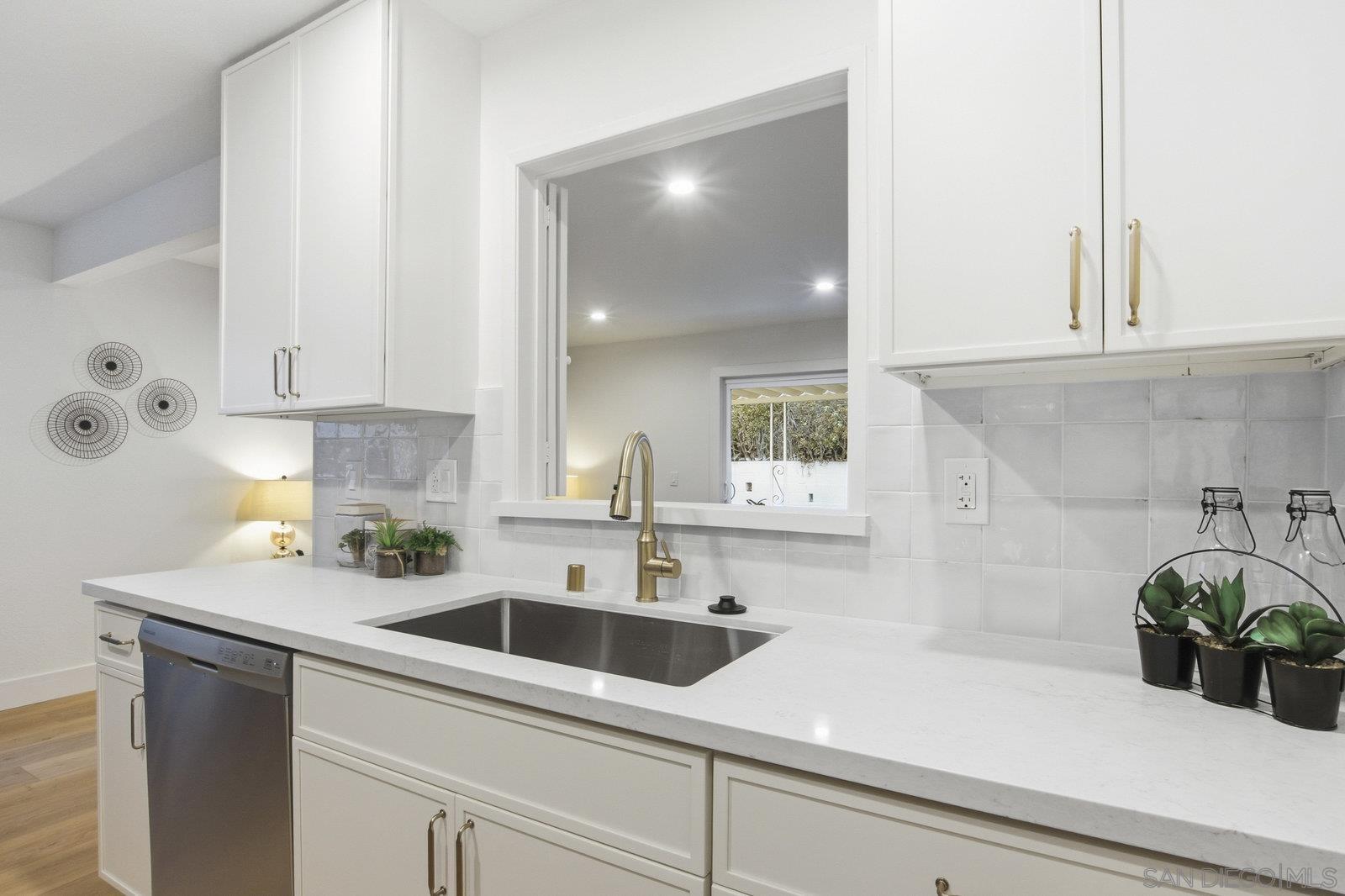 Detail Gallery Image 18 of 32 For 6272  S Lake Ct, San Diego,  CA 92119 - 3 Beds | 2 Baths