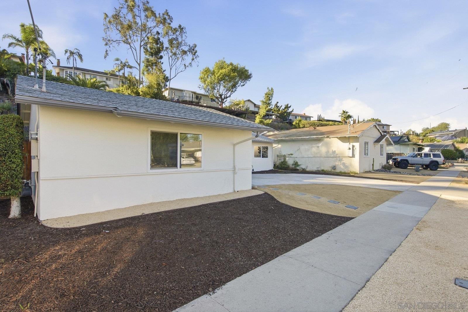 Detail Gallery Image 7 of 32 For 6272  S Lake Ct, San Diego,  CA 92119 - 3 Beds | 2 Baths