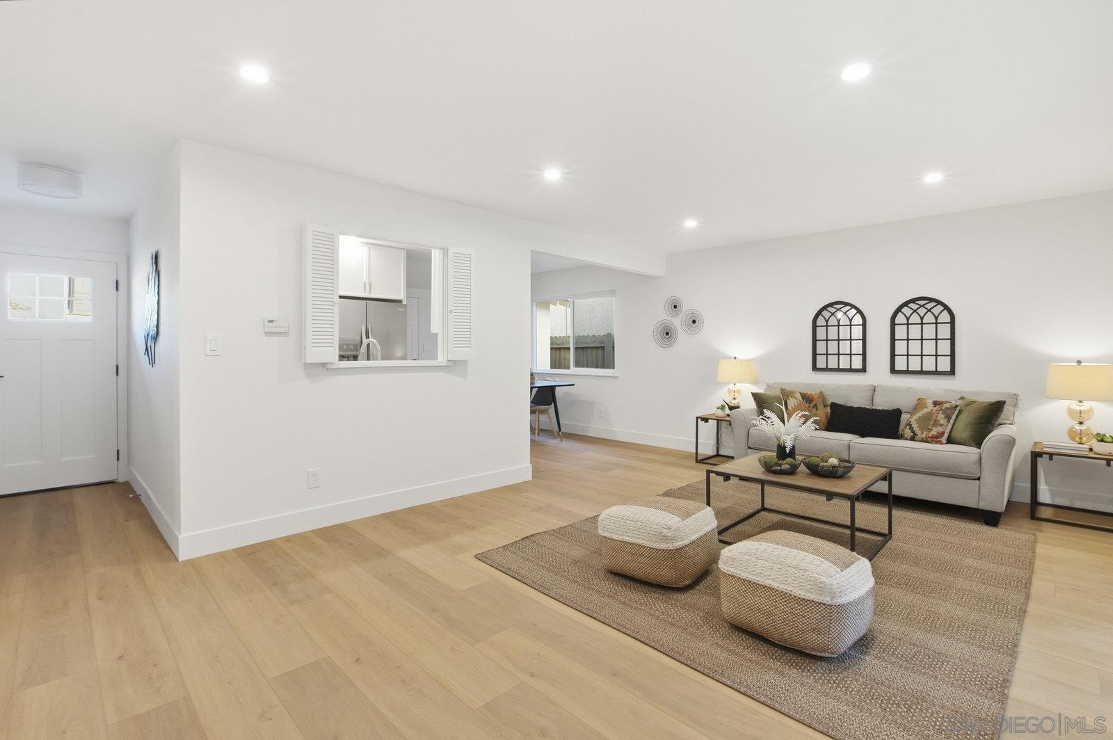 Detail Gallery Image 9 of 32 For 6272  S Lake Ct, San Diego,  CA 92119 - 3 Beds | 2 Baths