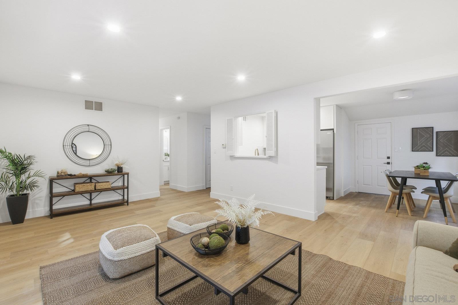 Detail Gallery Image 10 of 32 For 6272  S Lake Ct, San Diego,  CA 92119 - 3 Beds | 2 Baths