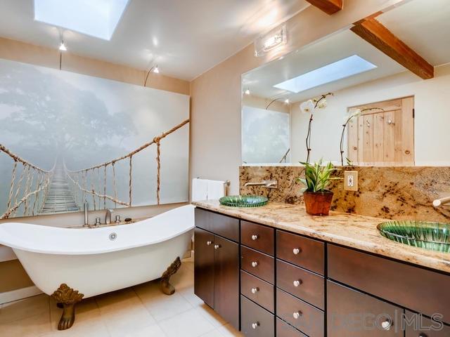 Detail Gallery Image 5 of 15 For 1114  Skylark, La Jolla,  CA 92037 - 4 Beds | 2 Baths