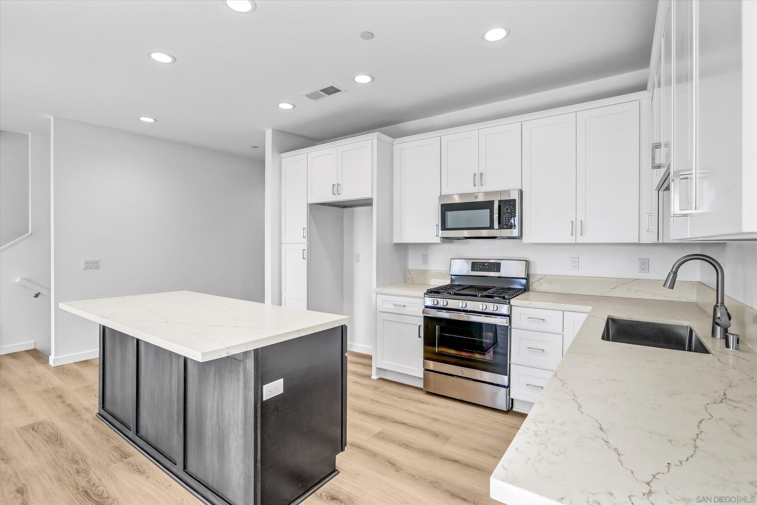 Detail Gallery Image 7 of 38 For 8539  Vista Azul Pl, Lemon Grove,  CA 91945 - 3 Beds | 2/1 Baths