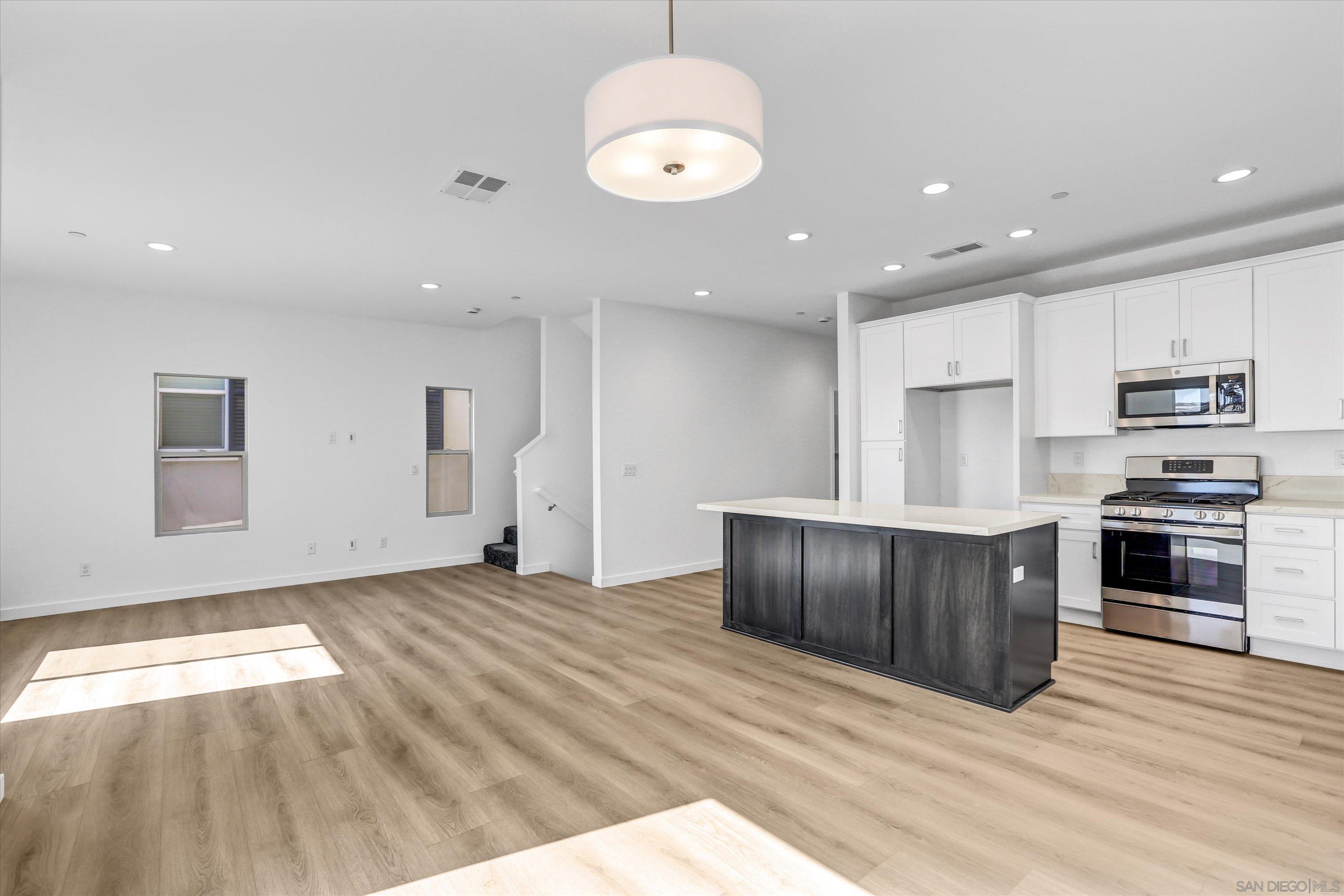 Detail Gallery Image 9 of 38 For 8539  Vista Azul Pl, Lemon Grove,  CA 91945 - 3 Beds | 2/1 Baths