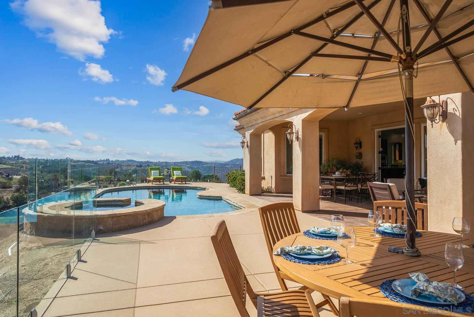 Detail Gallery Image 2 of 40 For 2247  Margarita Glen, Fallbrook,  CA 92028 - 3 Beds | 3/1 Baths