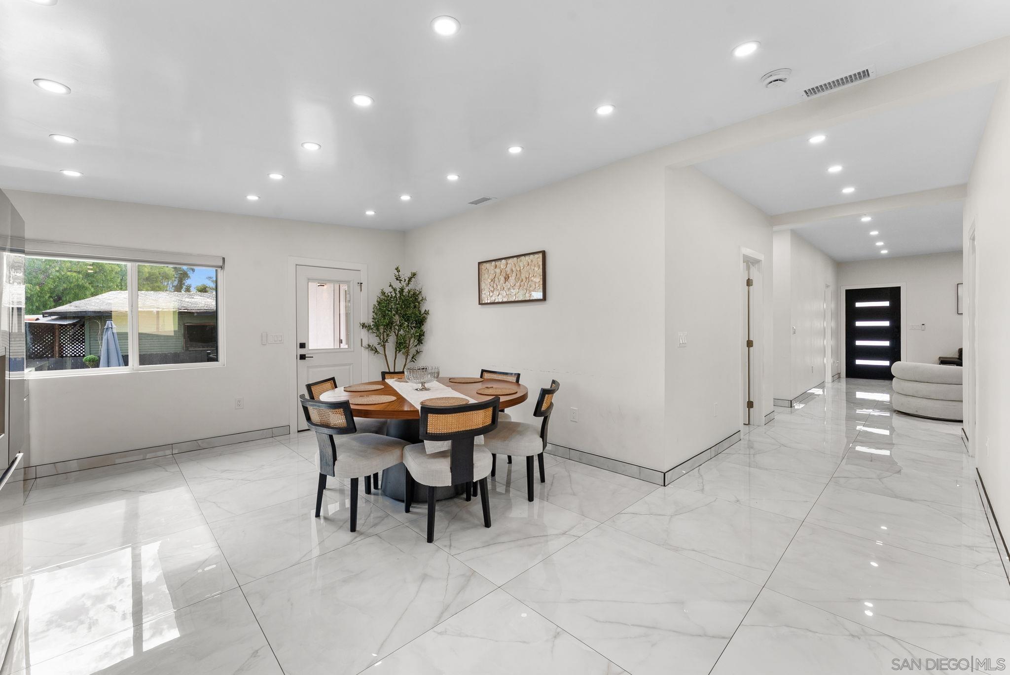 Detail Gallery Image 8 of 67 For 4961  E Mountain View Dr, San Diego,  CA 92116 - 4 Beds | 3 Baths