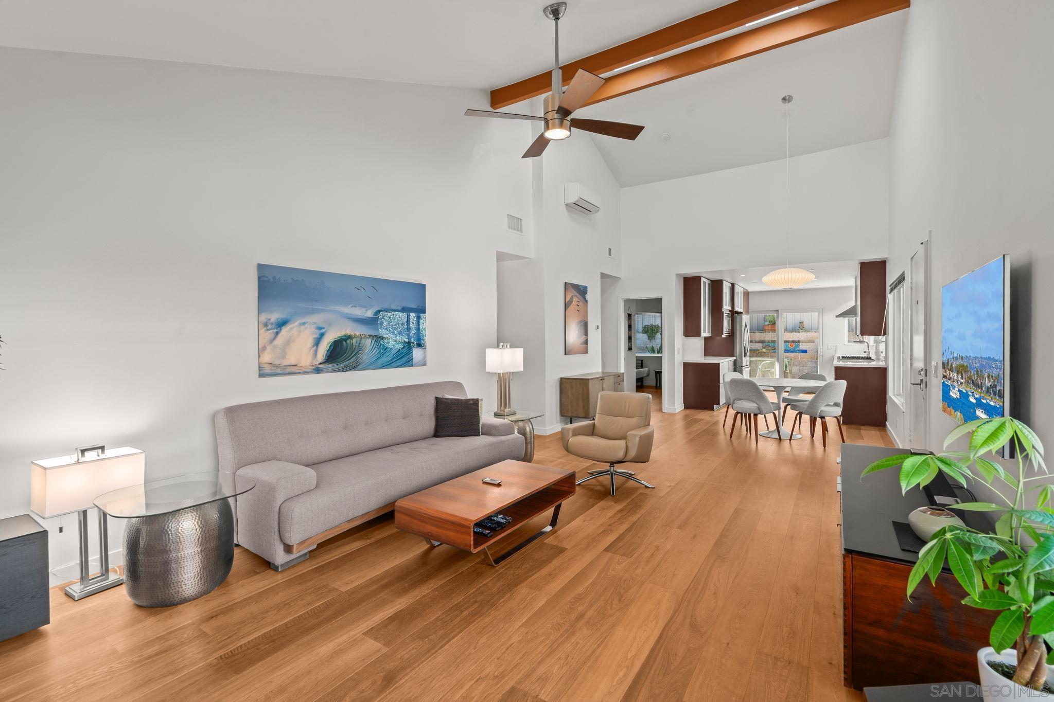 Detail Gallery Image 3 of 38 For 8222  Caminito Modena, La Jolla,  CA 92037 - 2 Beds | 2 Baths