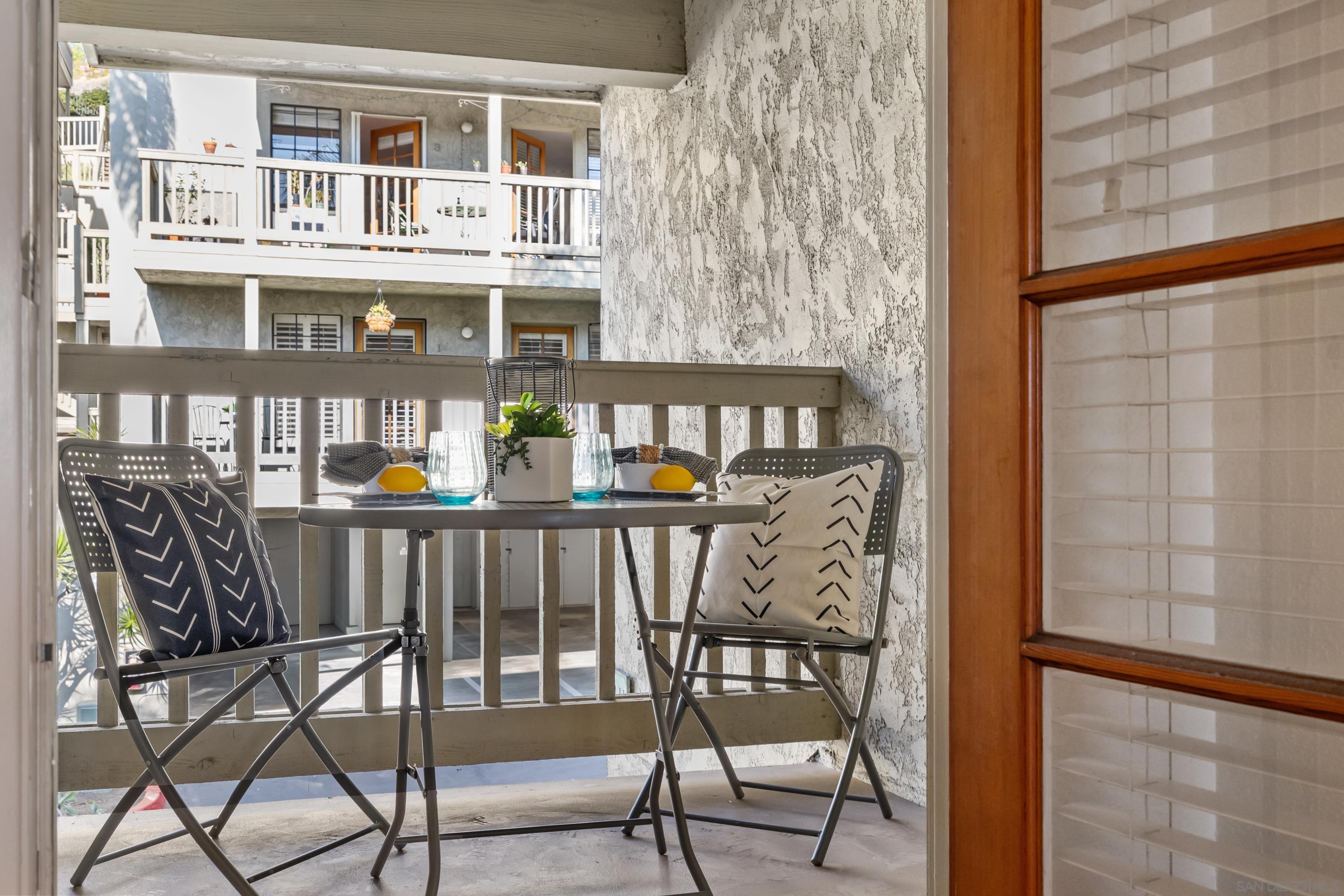 Detail Gallery Image 9 of 26 For 3961  Hortensia St  #H4,  San Diego,  CA 92110 - 2 Beds | 2 Baths