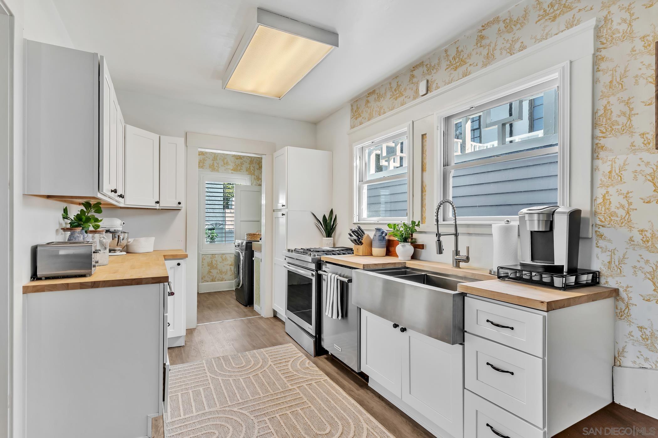 Detail Gallery Image 9 of 38 For 1405  10th Street, Coronado,  CA 92118 - 4 Beds | 3/1 Baths