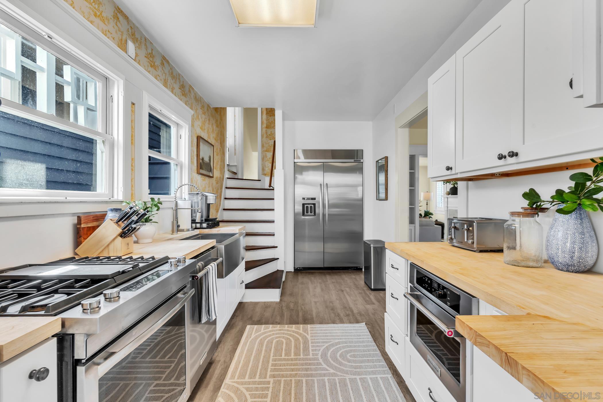 Detail Gallery Image 10 of 38 For 1405  10th Street, Coronado,  CA 92118 - 4 Beds | 3/1 Baths