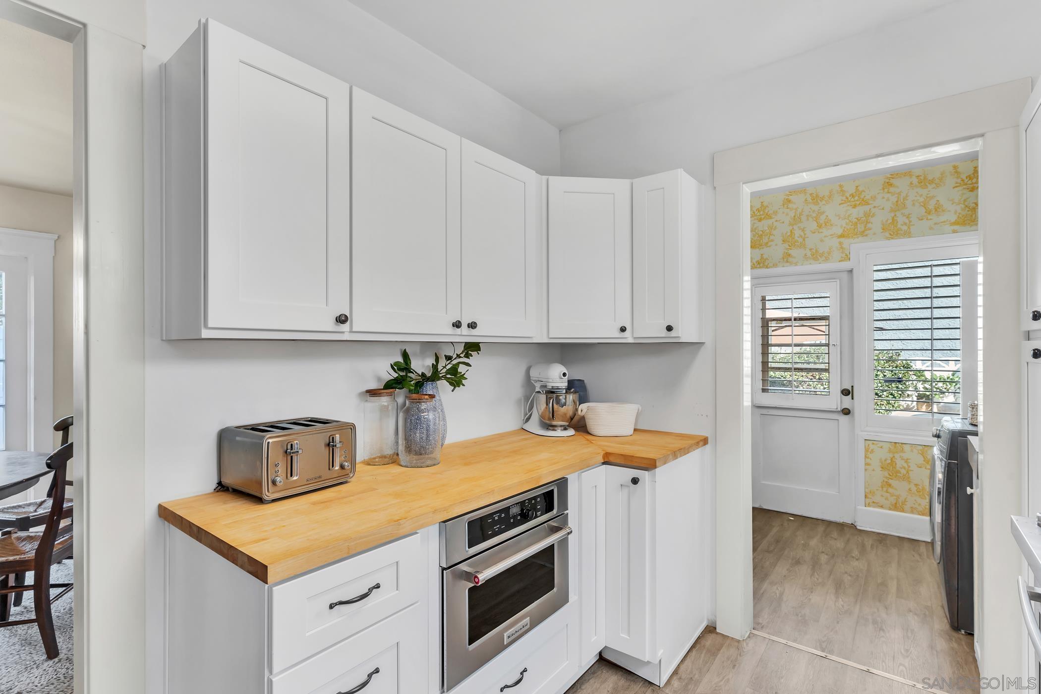 Detail Gallery Image 12 of 38 For 1405  10th Street, Coronado,  CA 92118 - 4 Beds | 3/1 Baths