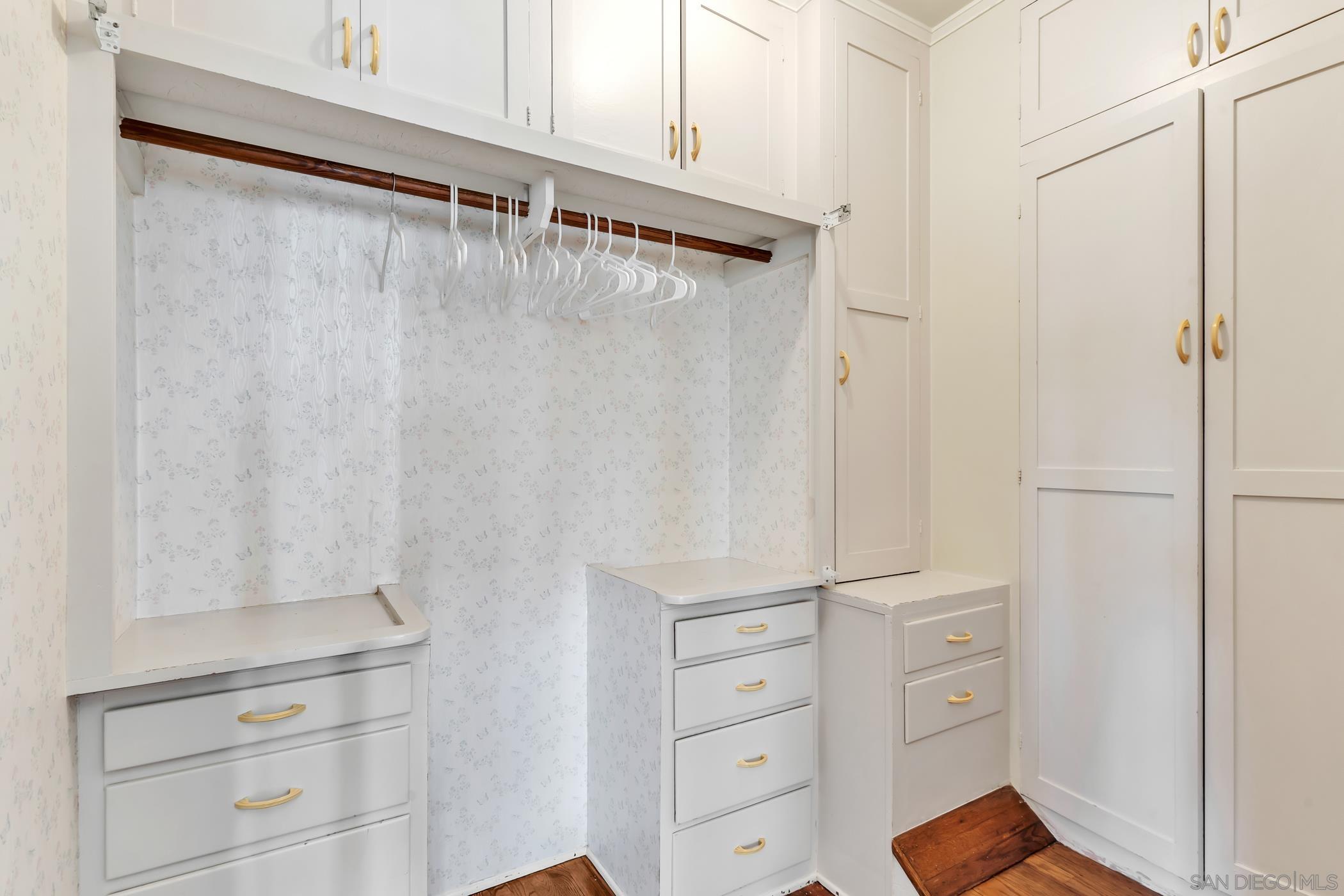 Detail Gallery Image 27 of 38 For 1405  10th Street, Coronado,  CA 92118 - 4 Beds | 3/1 Baths