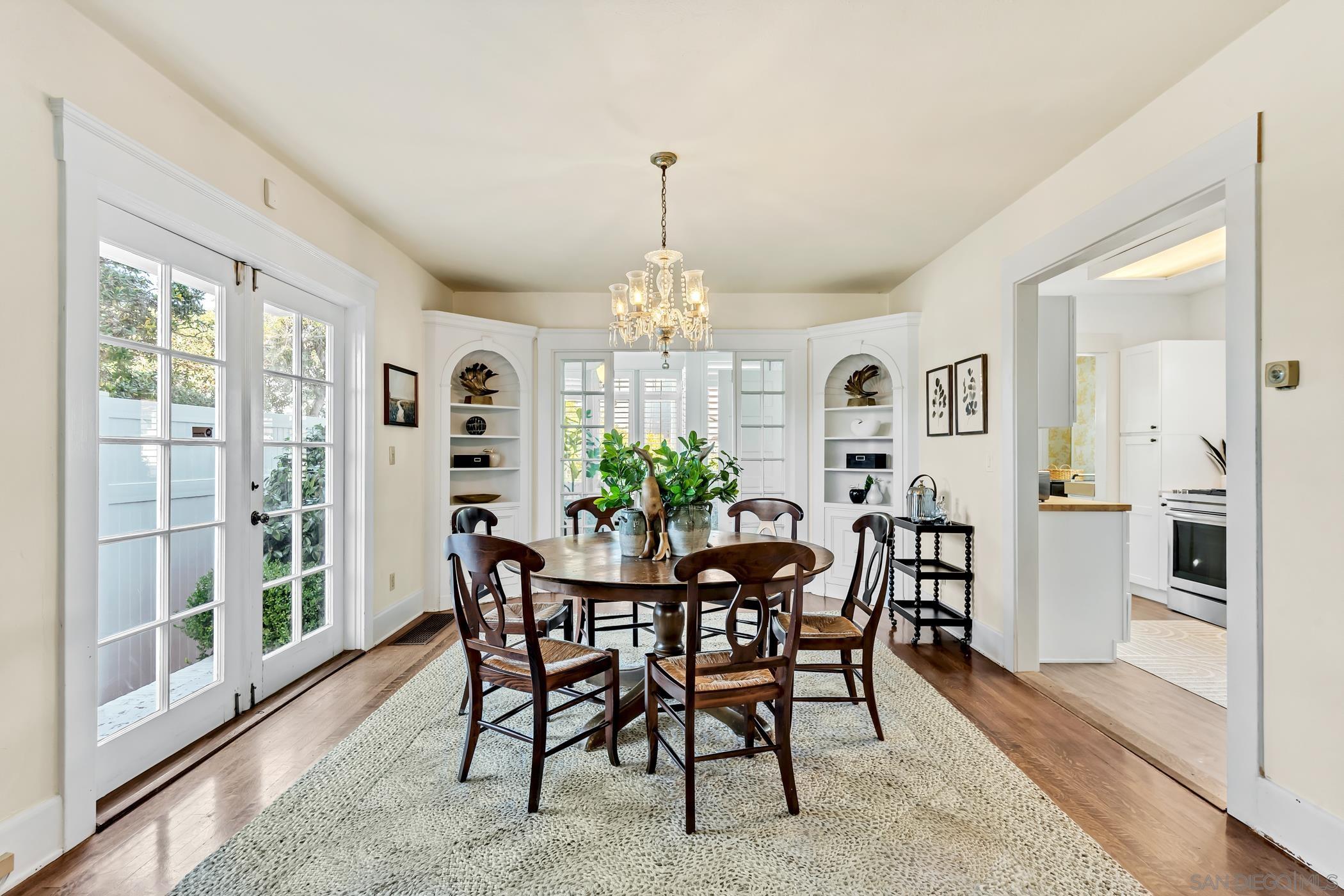 Detail Gallery Image 6 of 38 For 1405  10th Street, Coronado,  CA 92118 - 4 Beds | 3/1 Baths