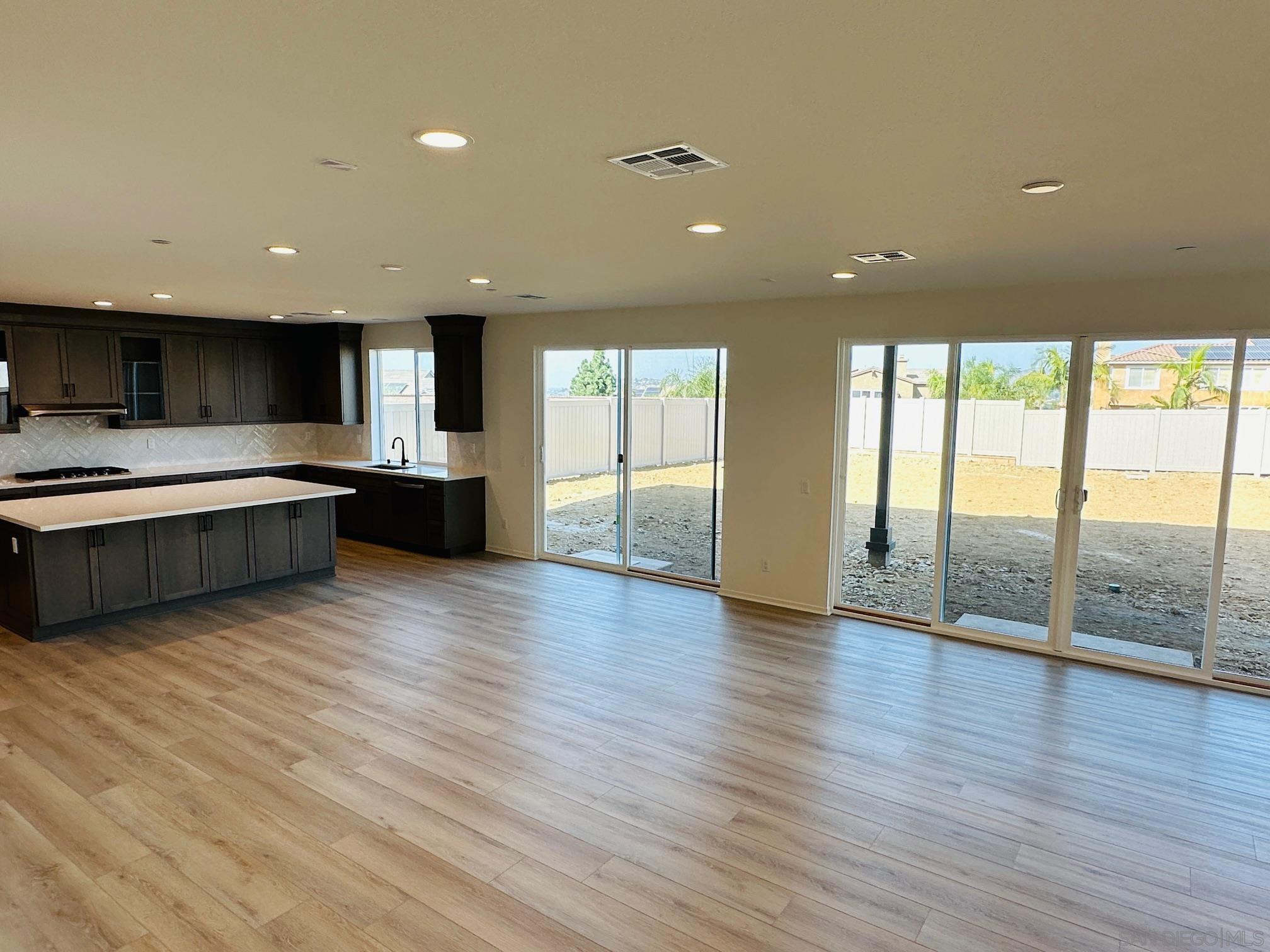 Detail Gallery Image 3 of 26 For 7830  La Mesa Summit Dr, La Mesa,  CA 91941 - 5 Beds | 4/1 Baths