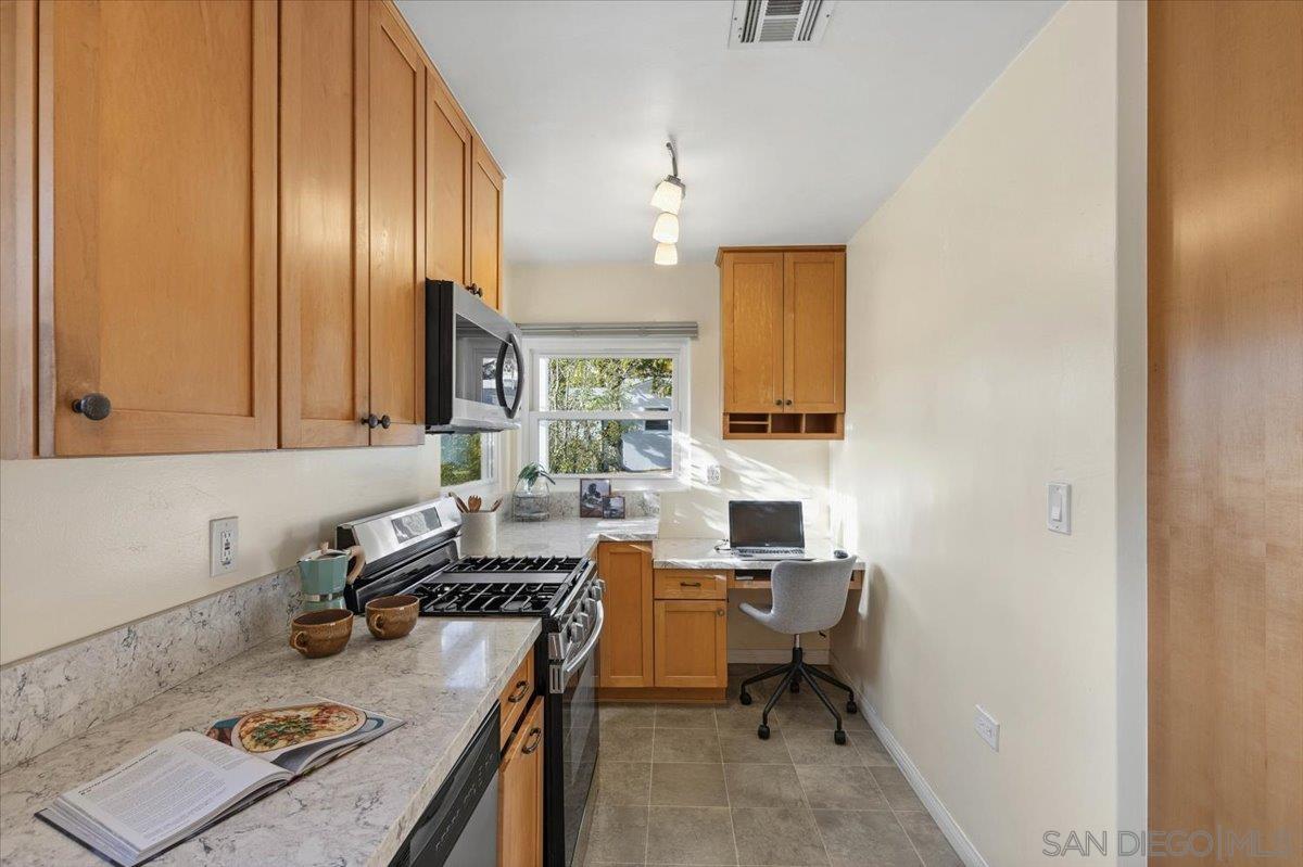 Detail Gallery Image 12 of 50 For 2303  Poinsettia Dr, San Diego,  CA 92106 - 2 Beds | 1 Baths