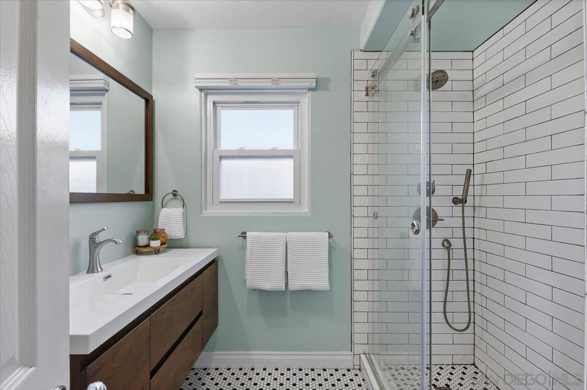 Detail Gallery Image 17 of 50 For 2303  Poinsettia Dr, San Diego,  CA 92106 - 2 Beds | 1 Baths