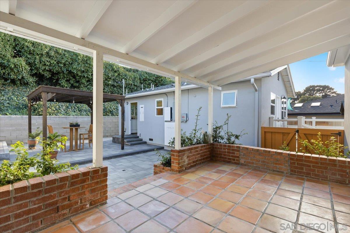 Detail Gallery Image 22 of 50 For 2303  Poinsettia Dr, San Diego,  CA 92106 - 2 Beds | 1 Baths