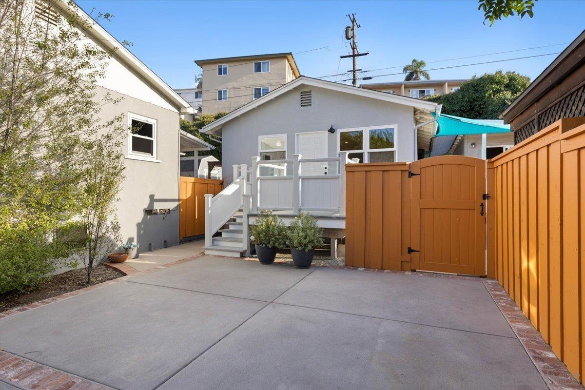 Detail Gallery Image 27 of 50 For 2303  Poinsettia Dr, San Diego,  CA 92106 - 2 Beds | 1 Baths