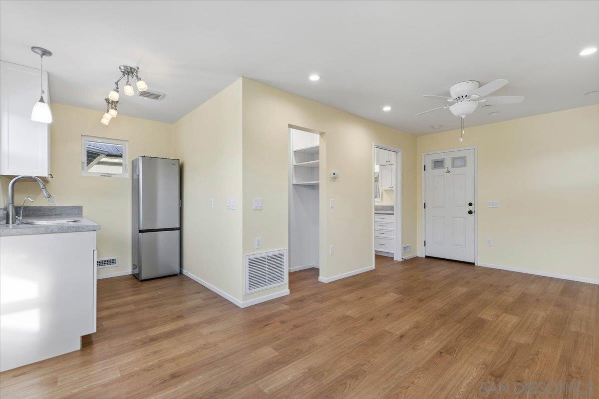 Detail Gallery Image 29 of 50 For 2303  Poinsettia Dr, San Diego,  CA 92106 - 2 Beds | 1 Baths