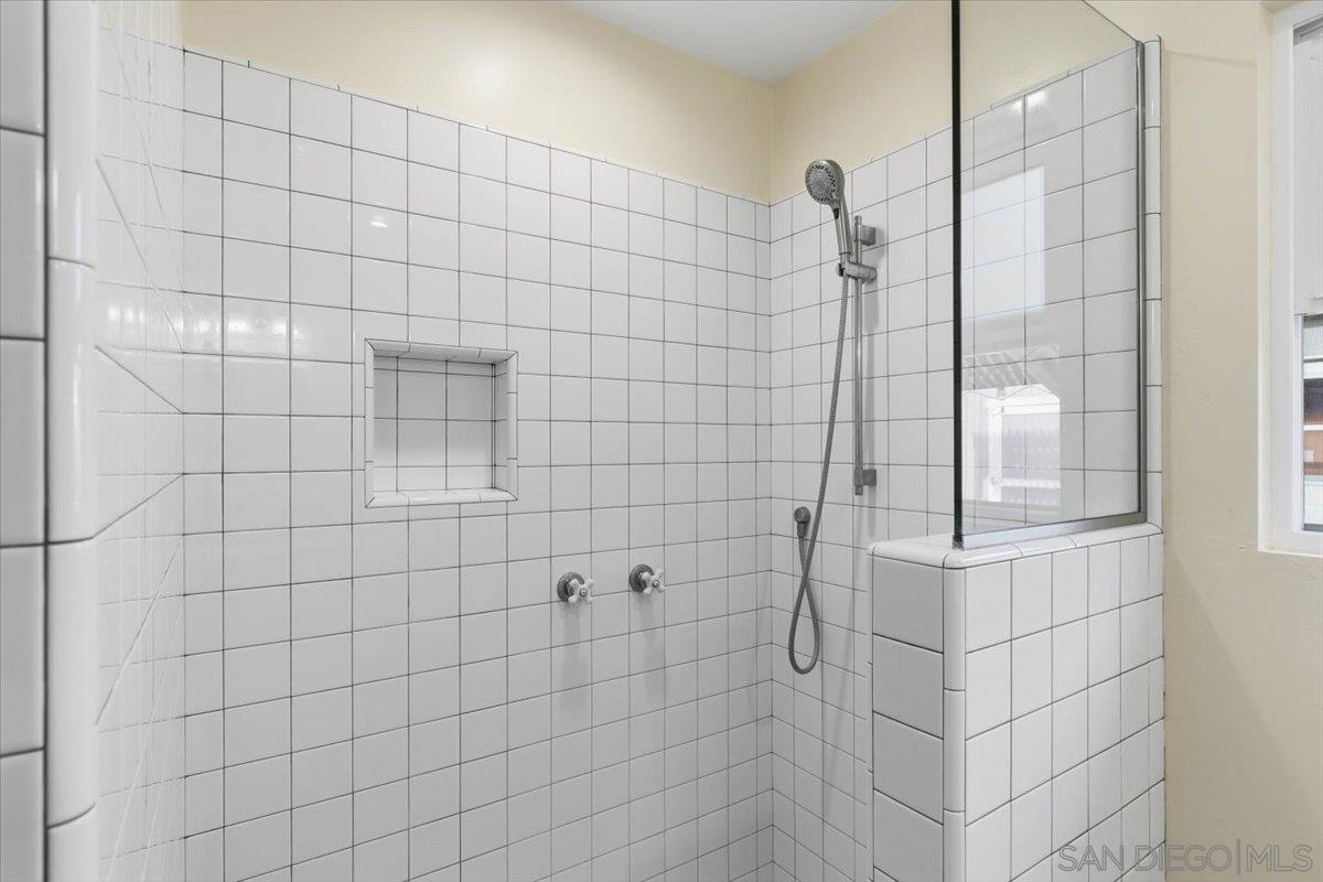 Detail Gallery Image 35 of 50 For 2303  Poinsettia Dr, San Diego,  CA 92106 - 2 Beds | 1 Baths