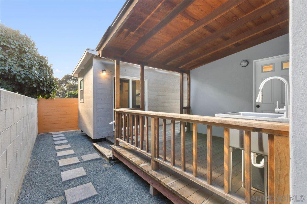 Detail Gallery Image 39 of 50 For 2303  Poinsettia Dr, San Diego,  CA 92106 - 2 Beds | 1 Baths