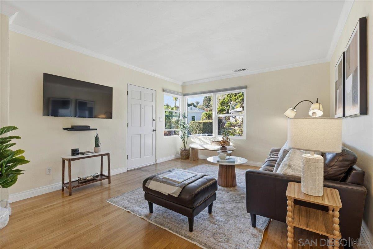 Detail Gallery Image 5 of 50 For 2303  Poinsettia Dr, San Diego,  CA 92106 - 2 Beds | 1 Baths