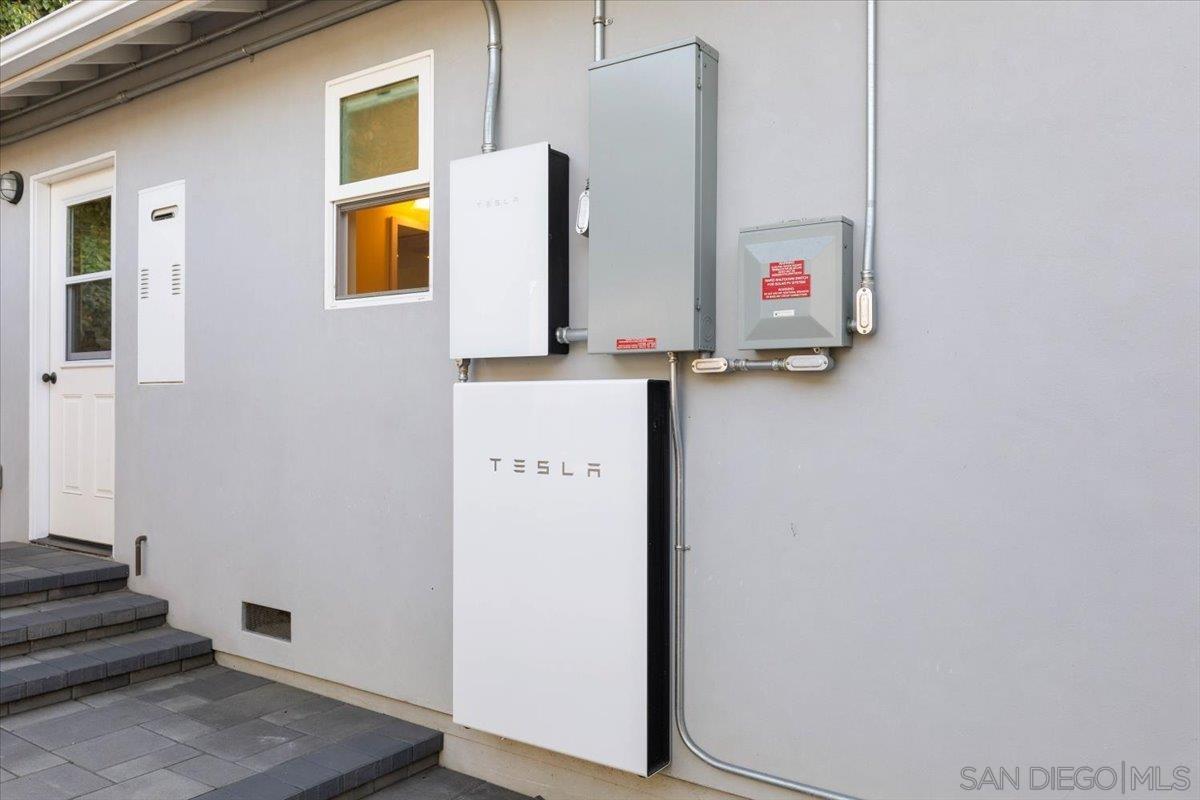 Detail Gallery Image 47 of 50 For 2303  Poinsettia Dr, San Diego,  CA 92106 - 2 Beds | 1 Baths