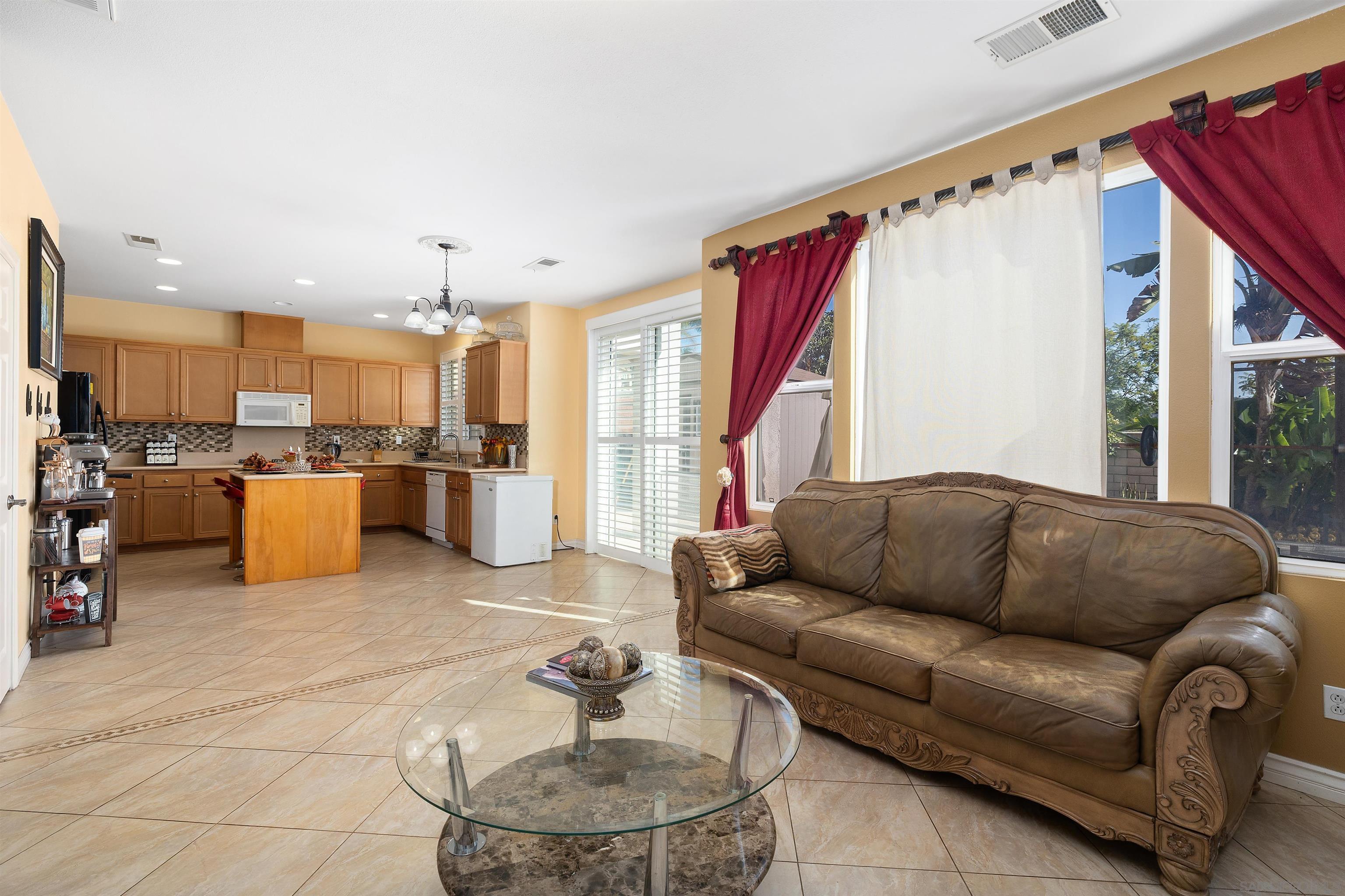 Detail Gallery Image 7 of 40 For 1871  Crystal Bluff Ct., San Diego,  CA 92154 - 4 Beds | 3 Baths