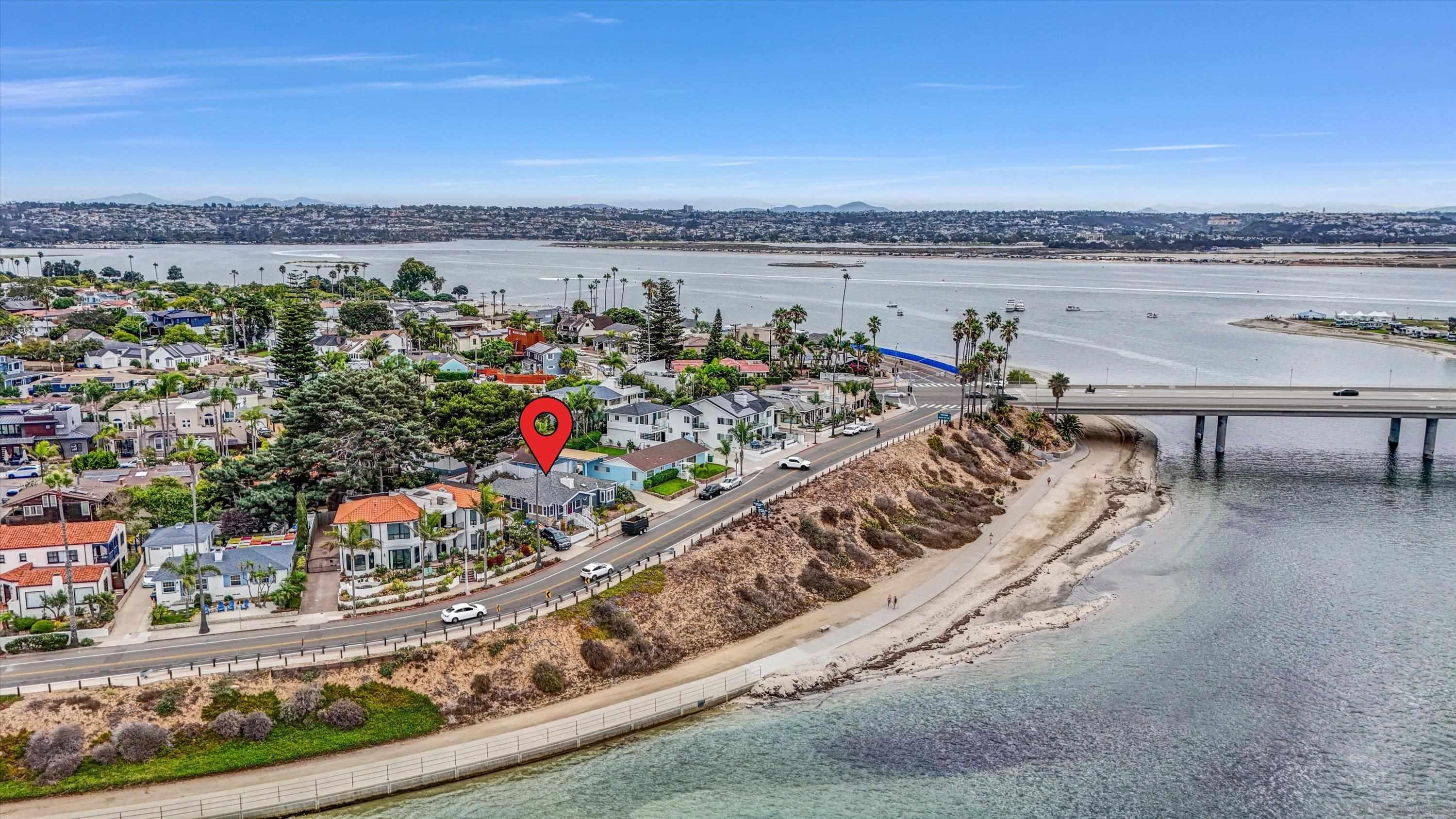 Detail Gallery Image 2 of 22 For 3335  Riviera Dr, San Diego,  CA 92109 - 3 Beds | 3 Baths