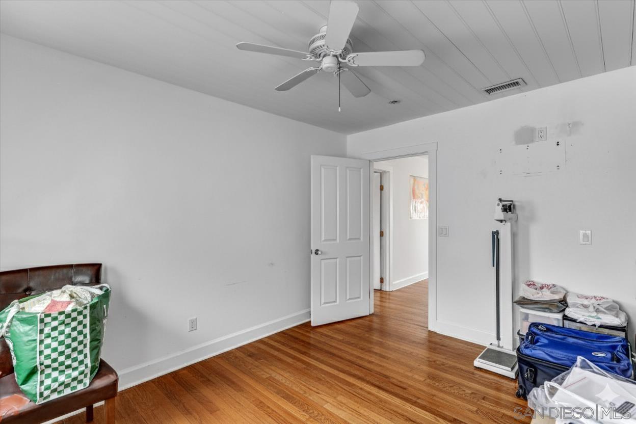 Detail Gallery Image 11 of 22 For 3335  Riviera Dr, San Diego,  CA 92109 - 3 Beds | 3 Baths