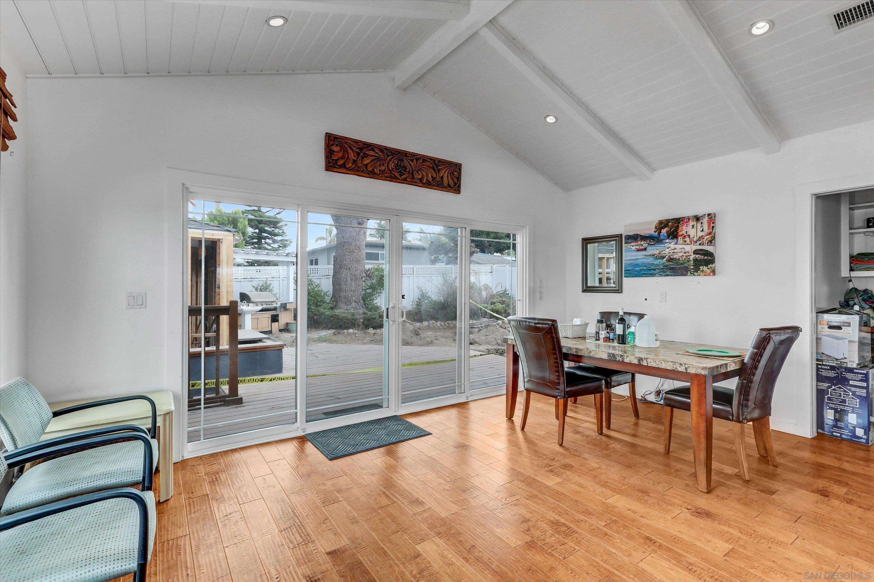 Detail Gallery Image 7 of 22 For 3335  Riviera Dr, San Diego,  CA 92109 - 3 Beds | 3 Baths