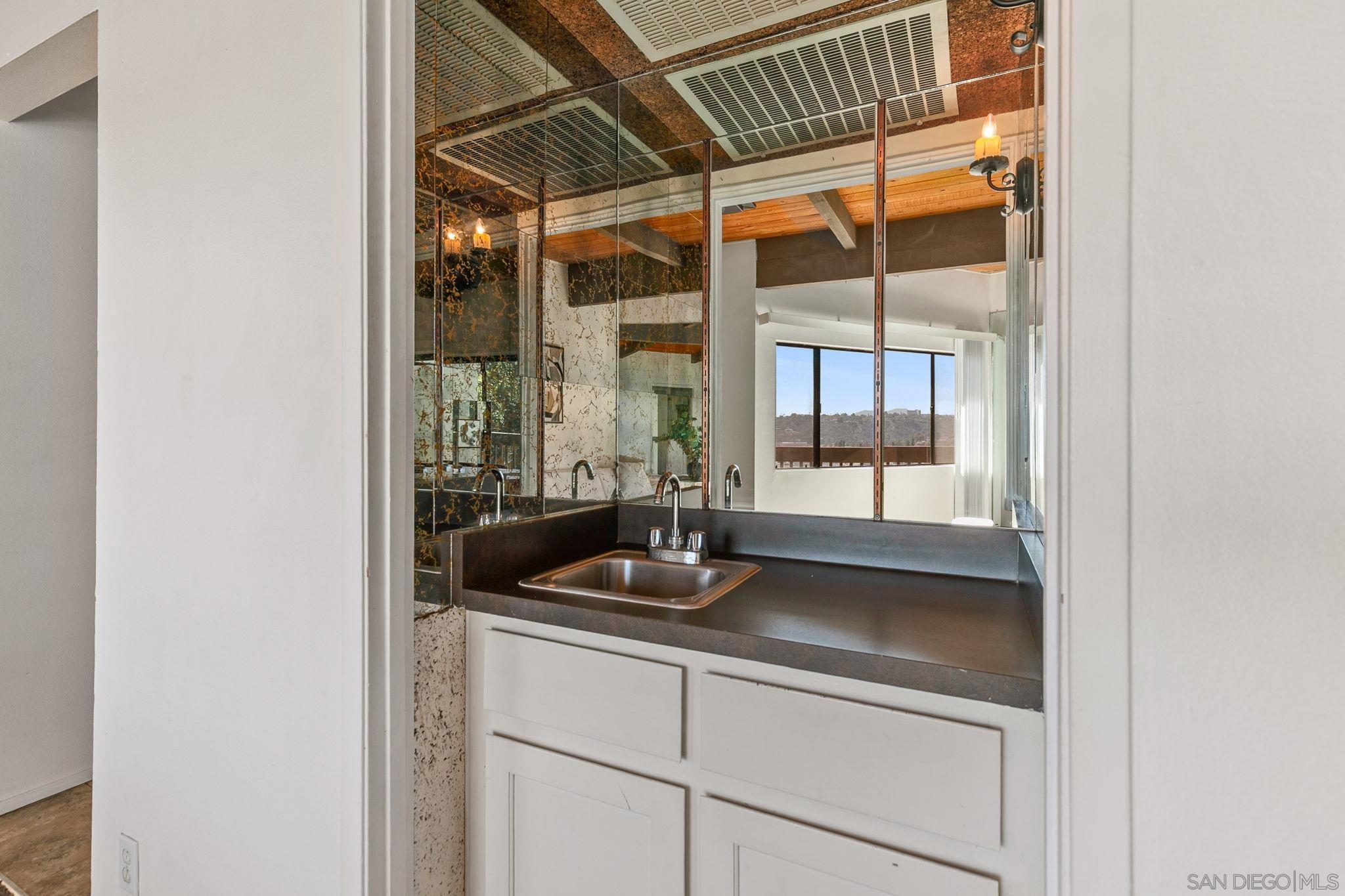 Detail Gallery Image 8 of 61 For 6399  Rancho Mission  #2,  San Diego,  CA 92108 - 2 Beds | 2/1 Baths