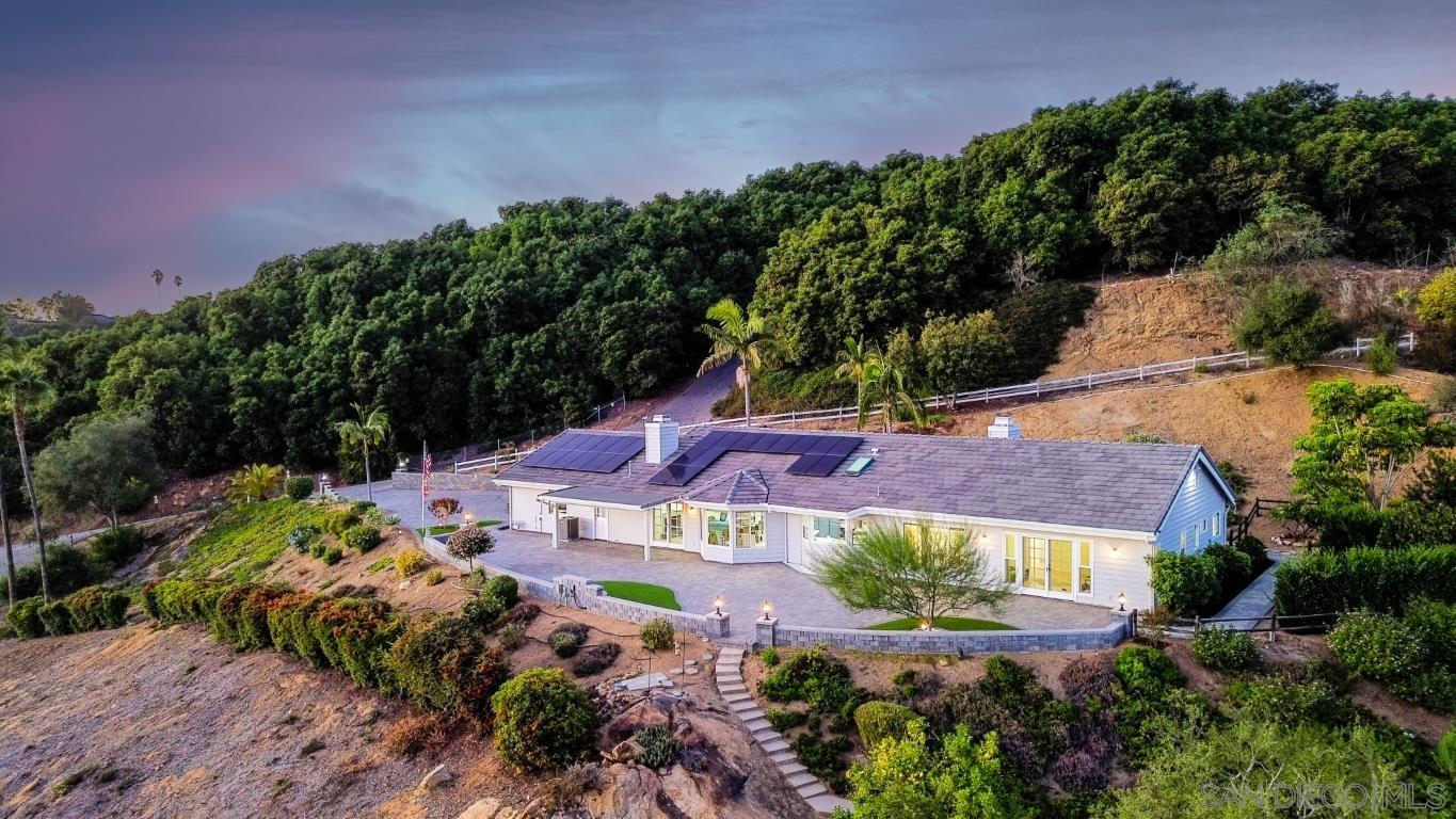 Detail Gallery Image 2 of 42 For 3649  Laketree, Fallbrook,  CA 92028 - 3 Beds | 3 Baths