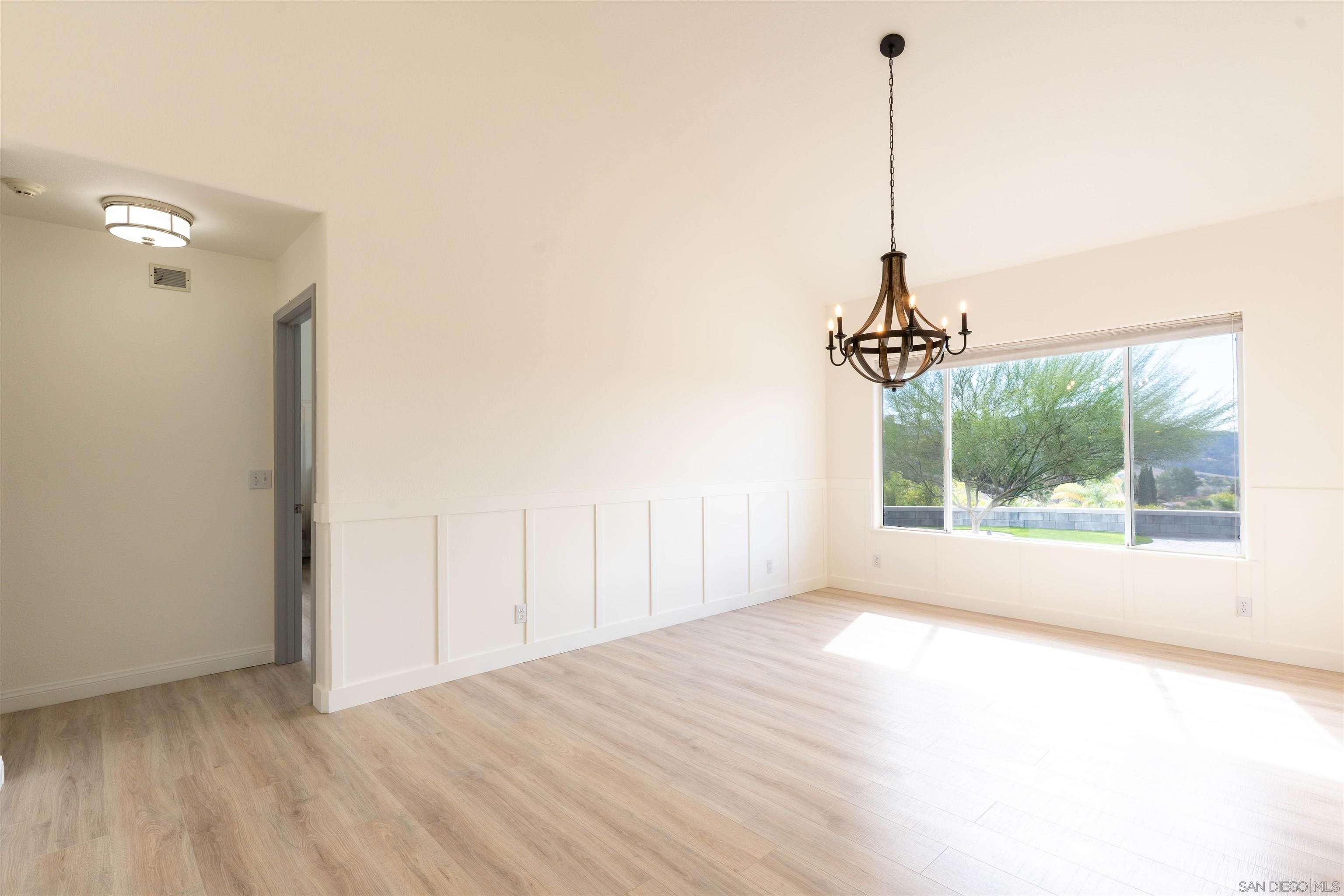 Detail Gallery Image 16 of 42 For 3649  Laketree, Fallbrook,  CA 92028 - 3 Beds | 3 Baths