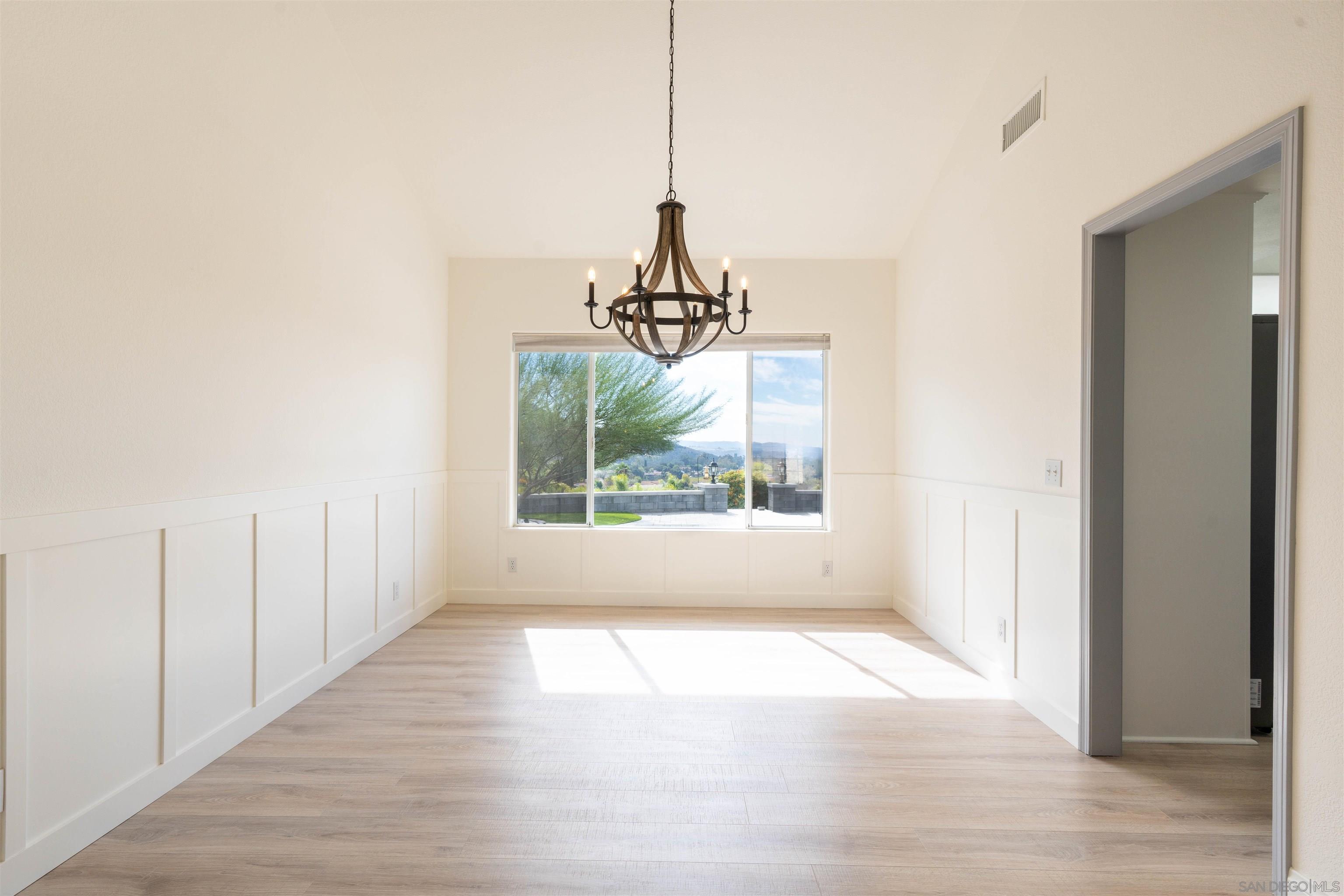 Detail Gallery Image 17 of 42 For 3649  Laketree, Fallbrook,  CA 92028 - 3 Beds | 3 Baths