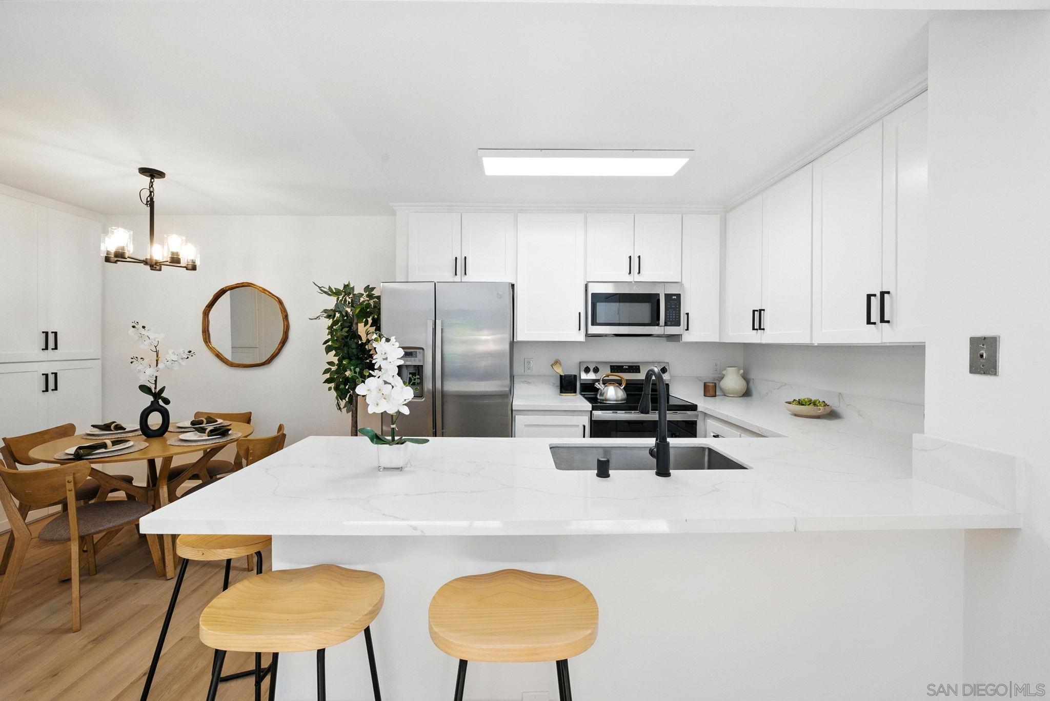 Front Image Thumbnail for SD250042866