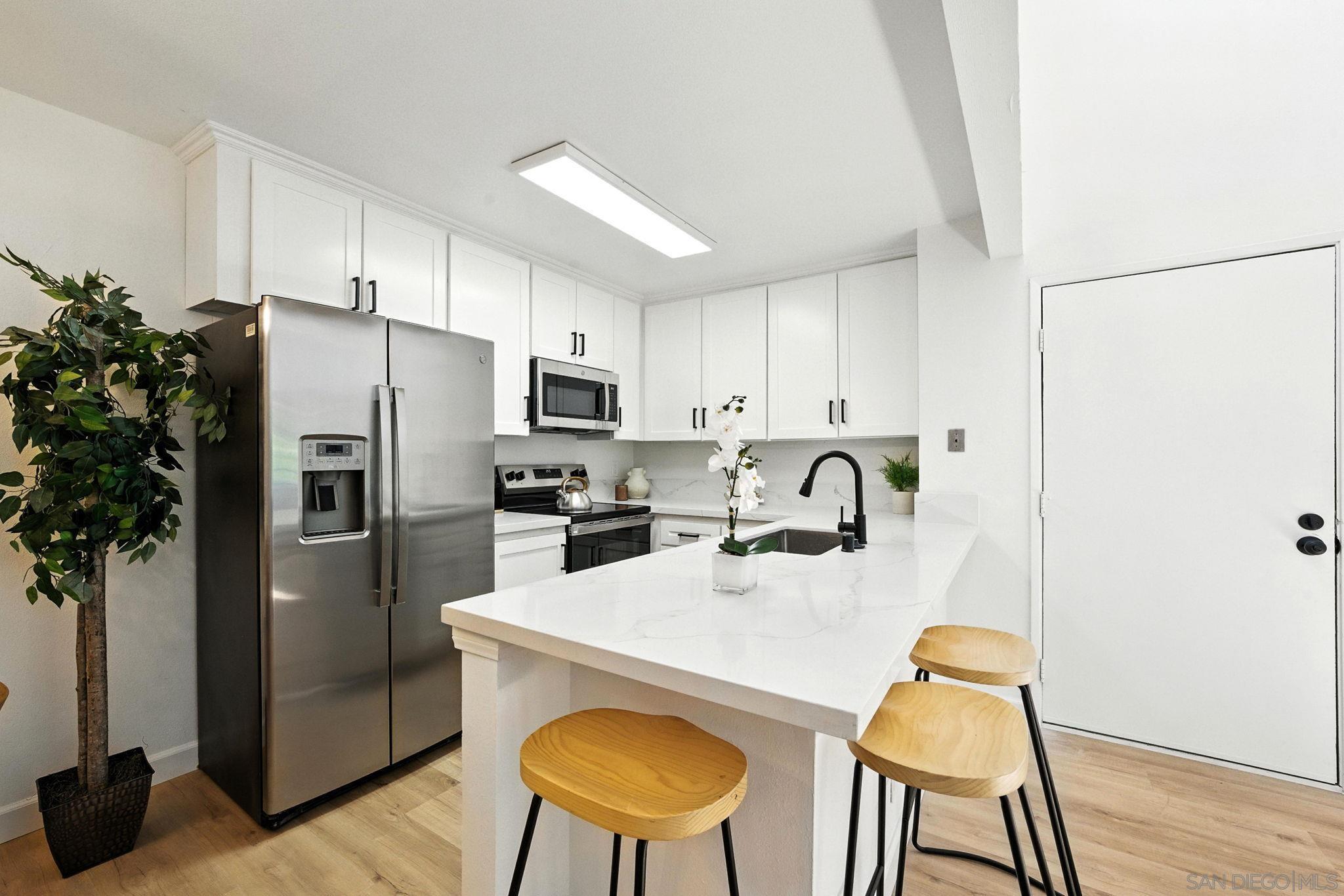 Detail Gallery Image 4 of 29 For 3575  Ruffin Rd  #204,  San Diego,  CA 92123 - 2 Beds | 1 Baths