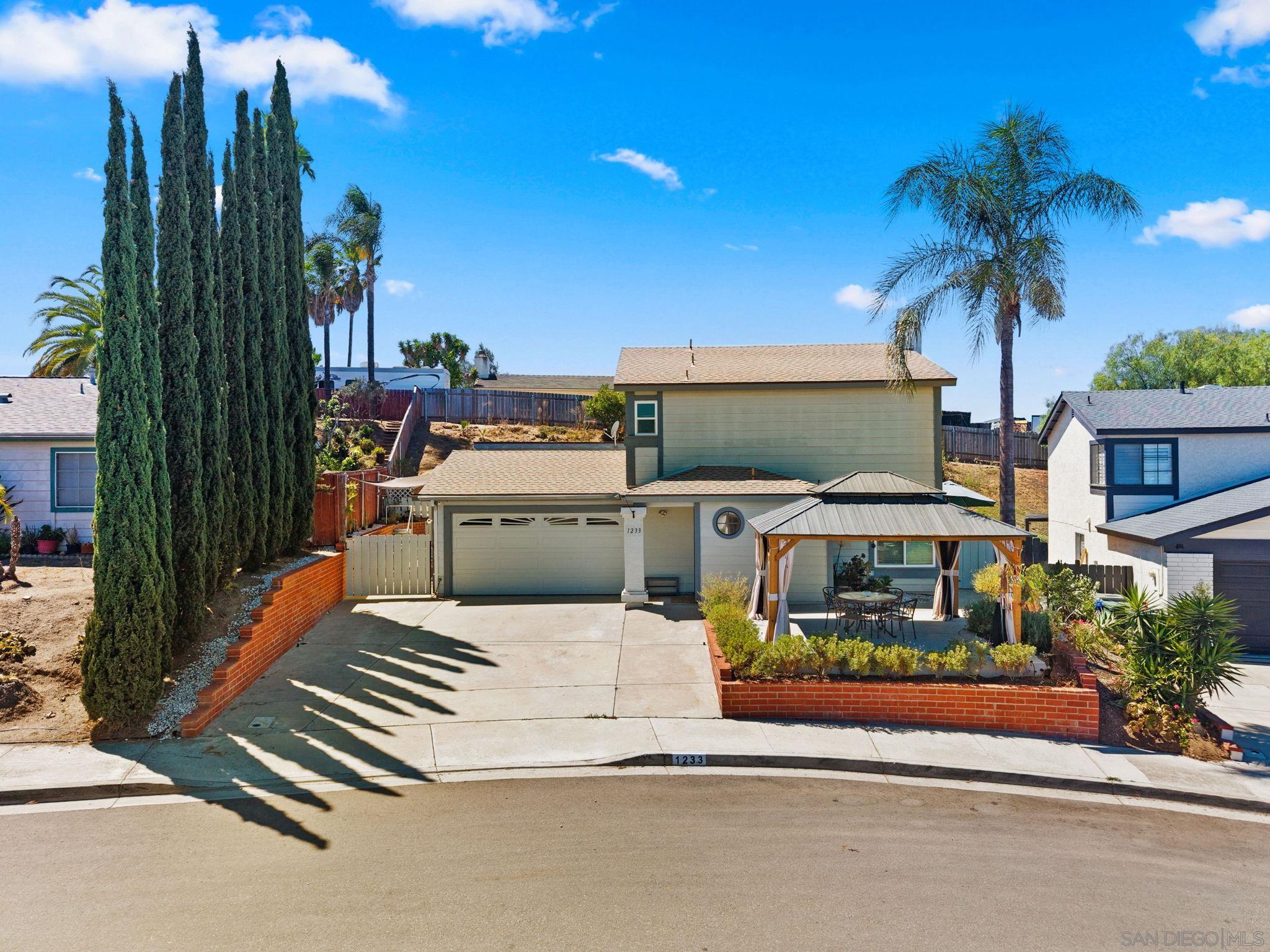 Detail Gallery Image 6 of 47 For 1233  Titan Ct, Escondido,  CA 92026 - 4 Beds | 3/1 Baths