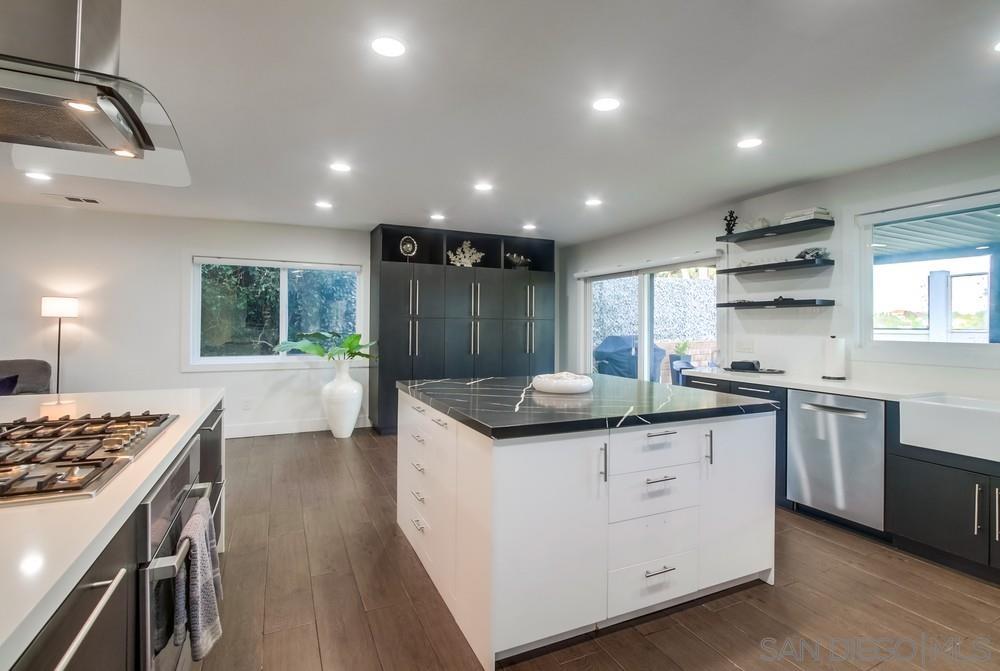 Detail Gallery Image 15 of 74 For 13297  Portofino Drive, Del Mar,  CA 92014 - 5 Beds | 3/1 Baths