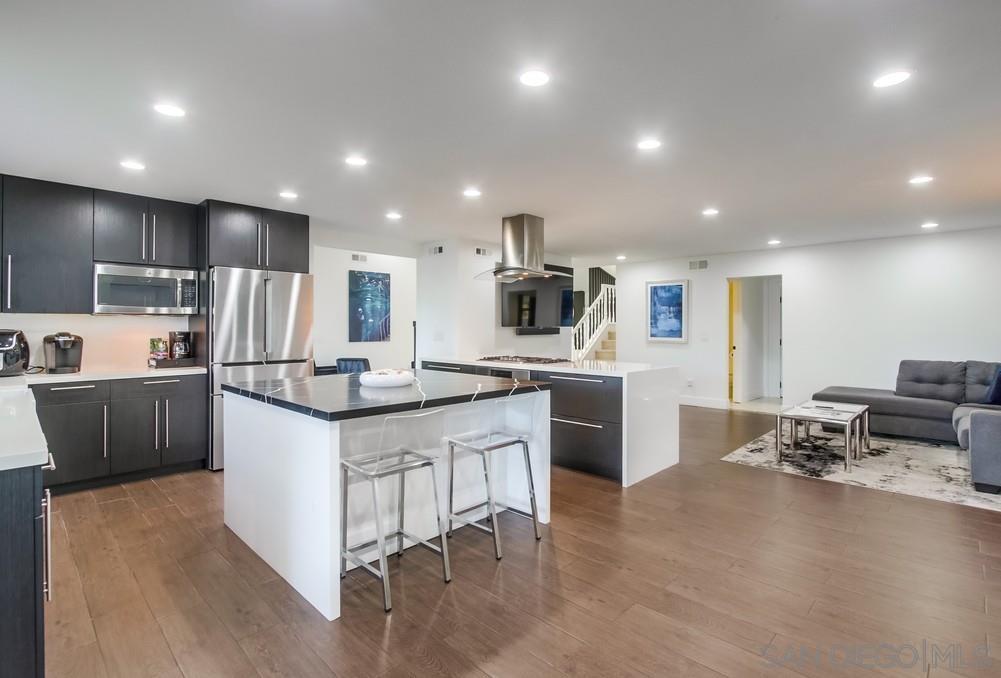 Detail Gallery Image 17 of 74 For 13297  Portofino Drive, Del Mar,  CA 92014 - 5 Beds | 3/1 Baths