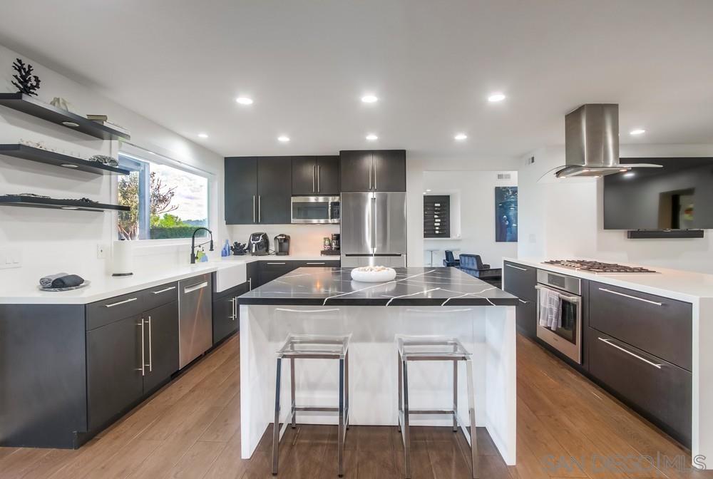 Detail Gallery Image 19 of 74 For 13297  Portofino Drive, Del Mar,  CA 92014 - 5 Beds | 3/1 Baths