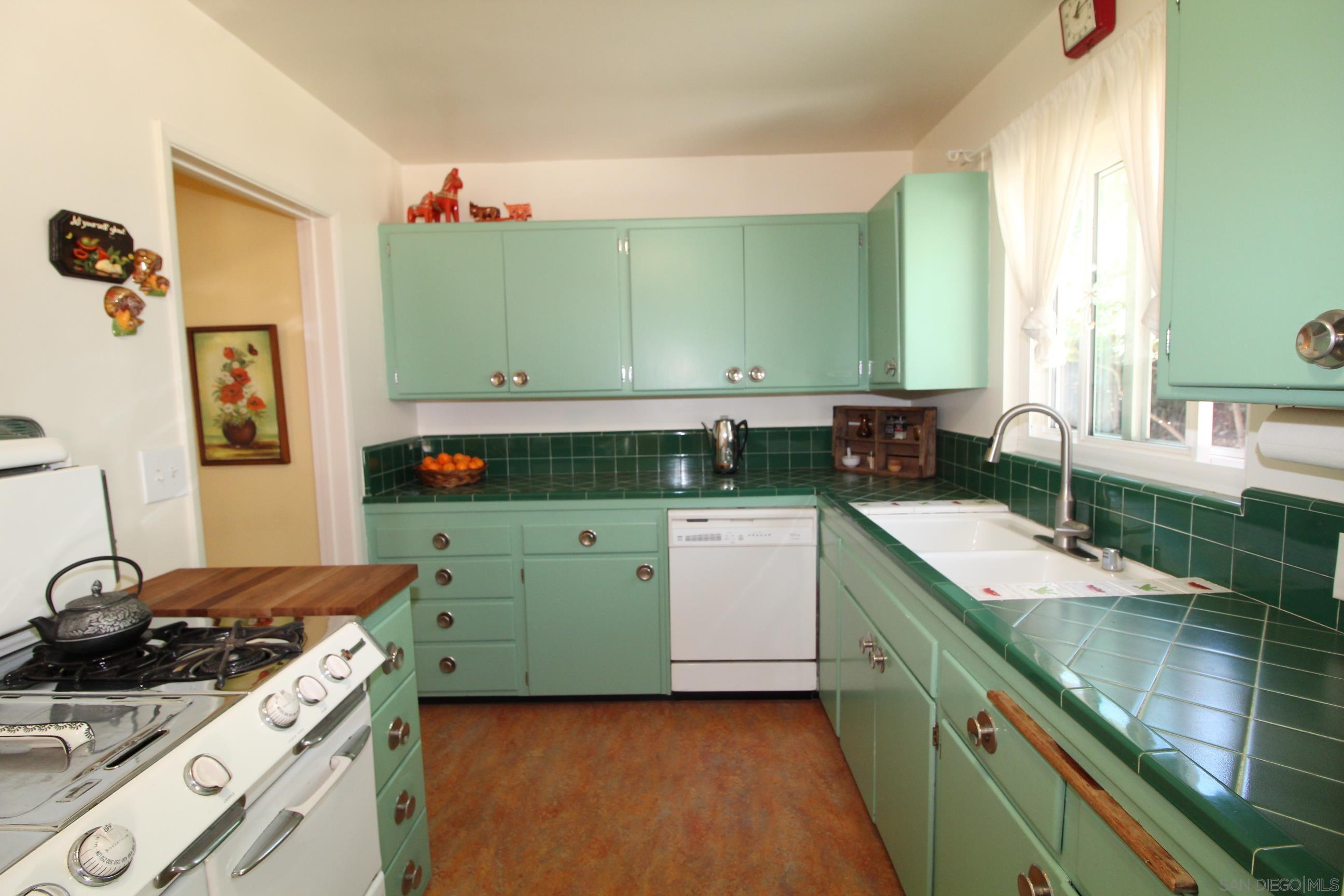 Detail Gallery Image 11 of 33 For 6110  Amaya Dr, La Mesa,  CA 91942 - 3 Beds | 2 Baths