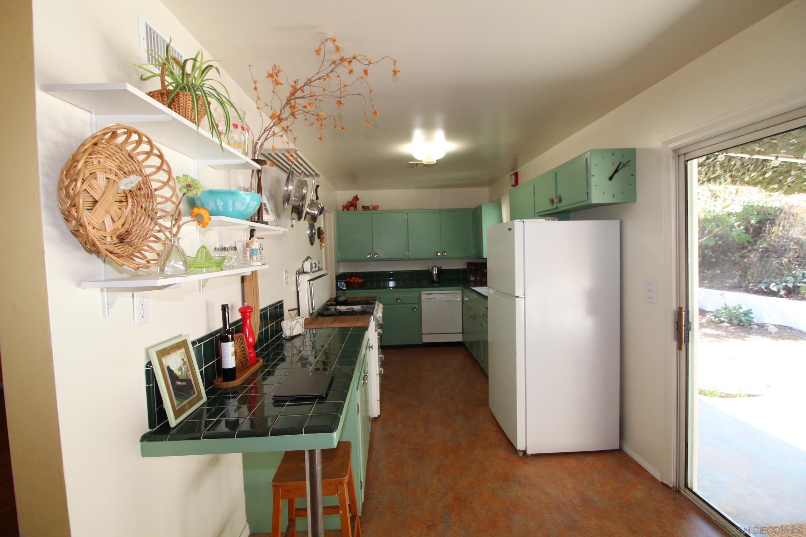 Detail Gallery Image 10 of 33 For 6110  Amaya Dr, La Mesa,  CA 91942 - 3 Beds | 2 Baths