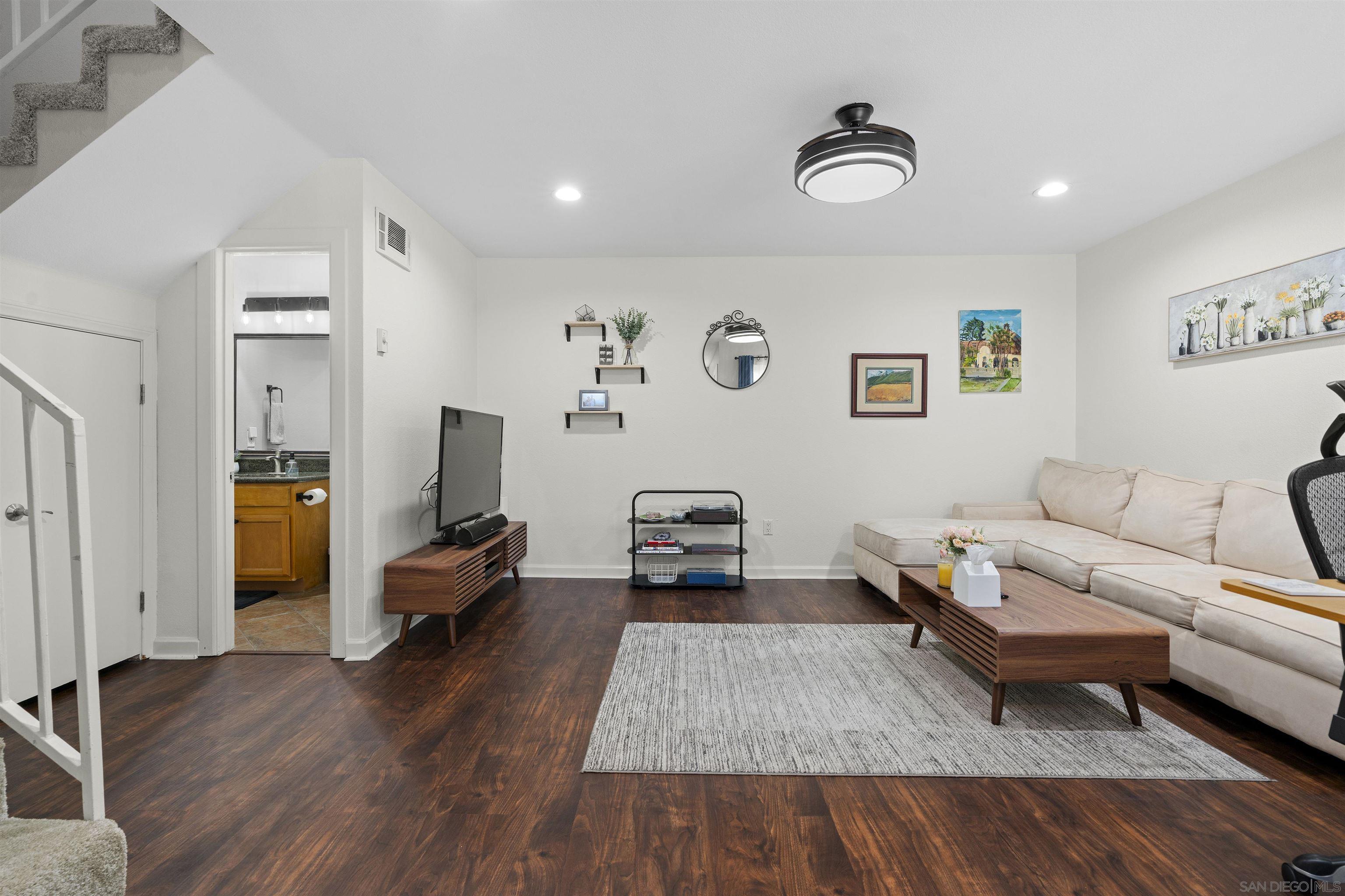 Detail Gallery Image 8 of 39 For 6333  College Grove Way  #1101 (14),  San Diego,  CA 92115 - 2 Beds | 1/1 Baths