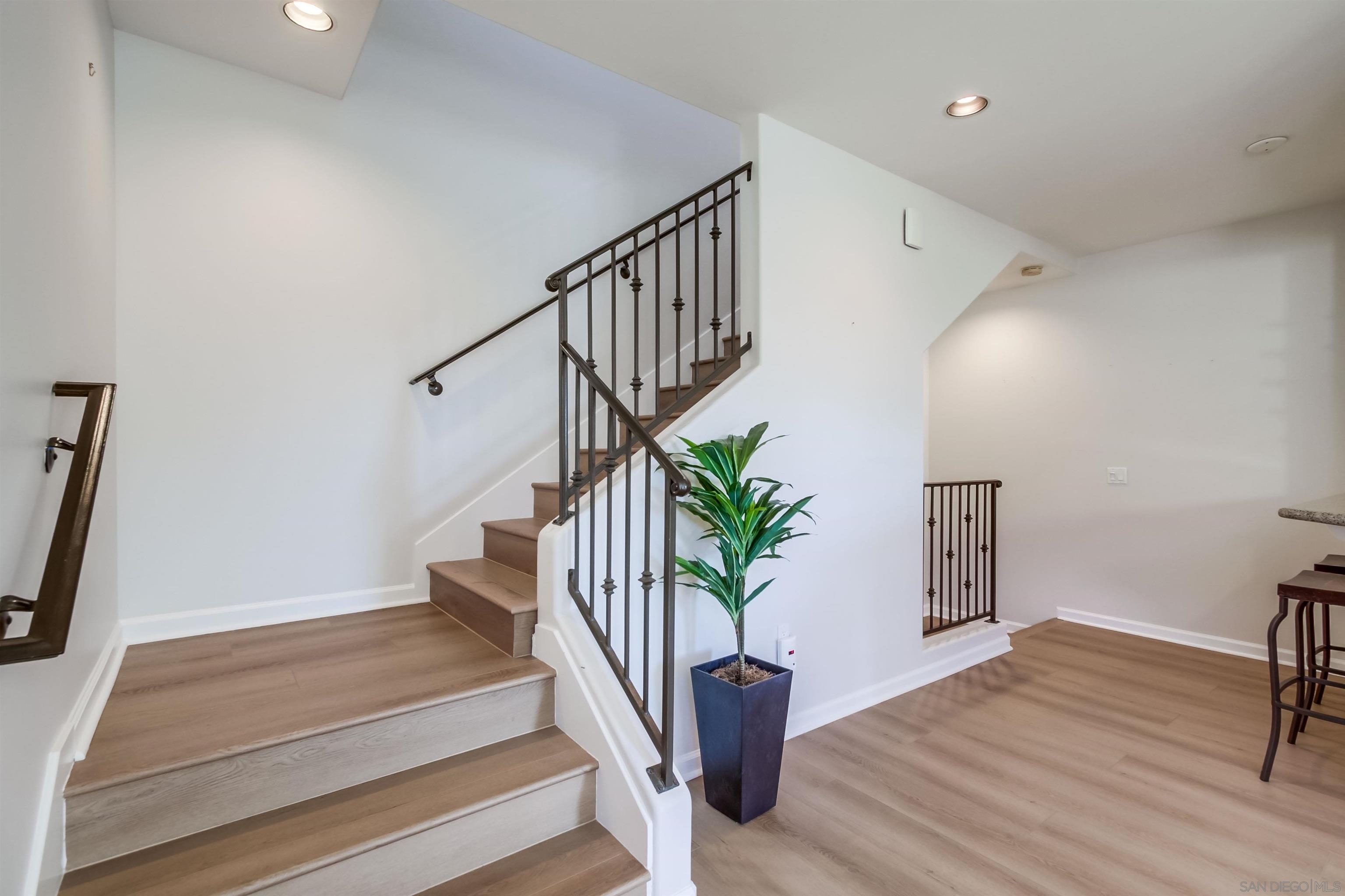 Detail Gallery Image 27 of 41 For 1367  Hornblend St, San Diego,  CA 92109 - 3 Beds | 2/1 Baths