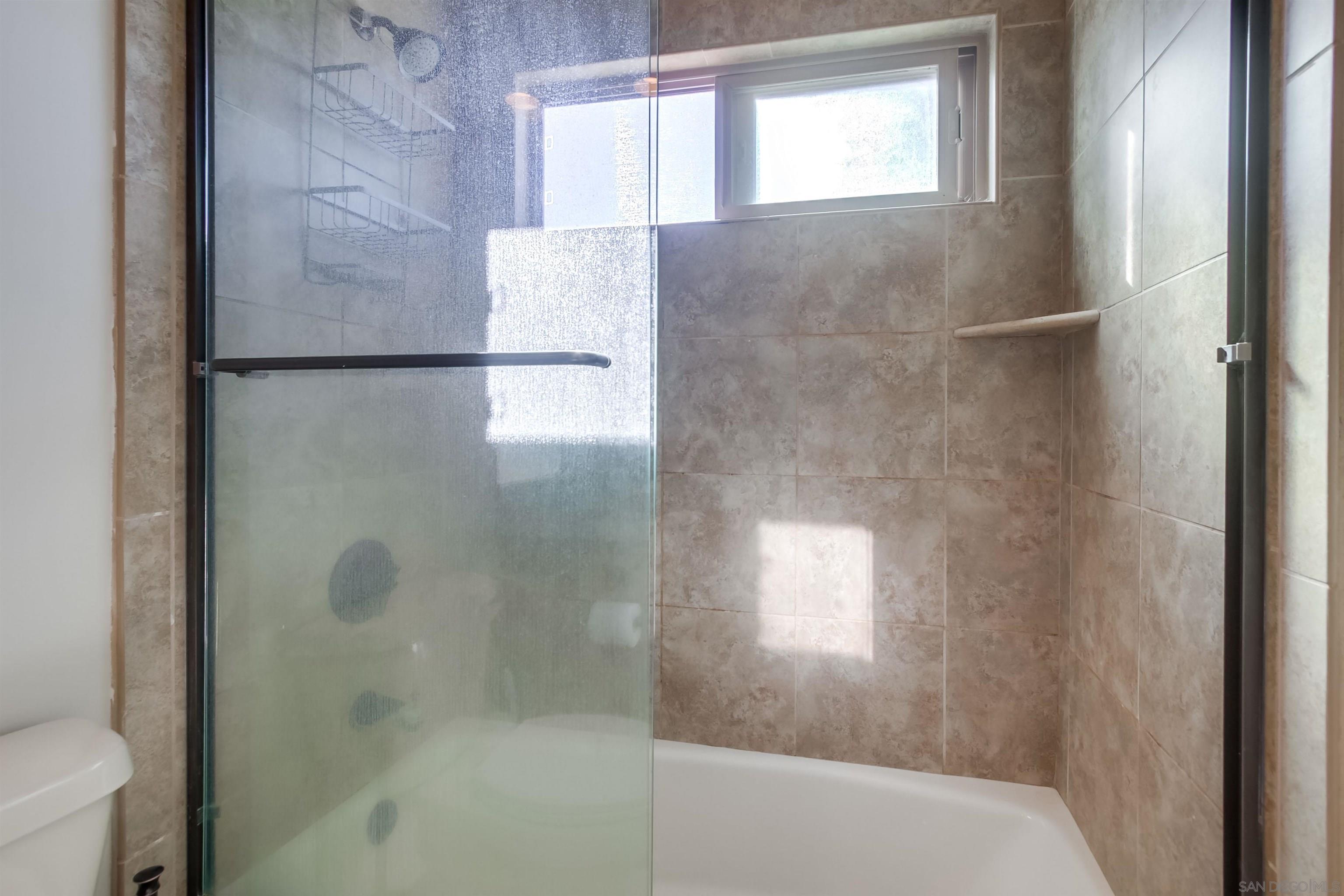 Detail Gallery Image 32 of 41 For 1367  Hornblend St, San Diego,  CA 92109 - 3 Beds | 2/1 Baths