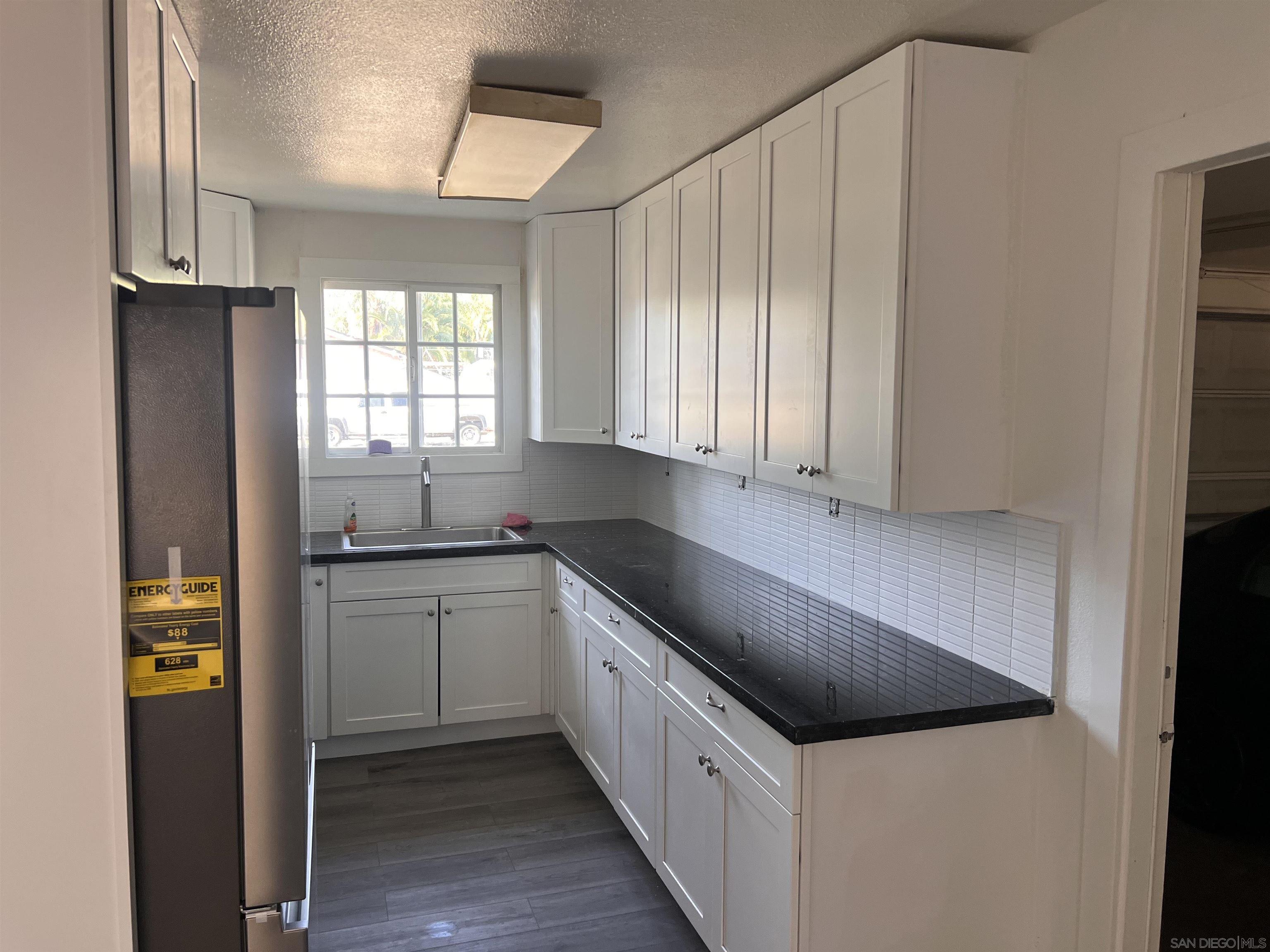 Detail Gallery Image 2 of 14 For 753  Elkelton, Spring Valley,  CA 91977 - 5 Beds | 2 Baths